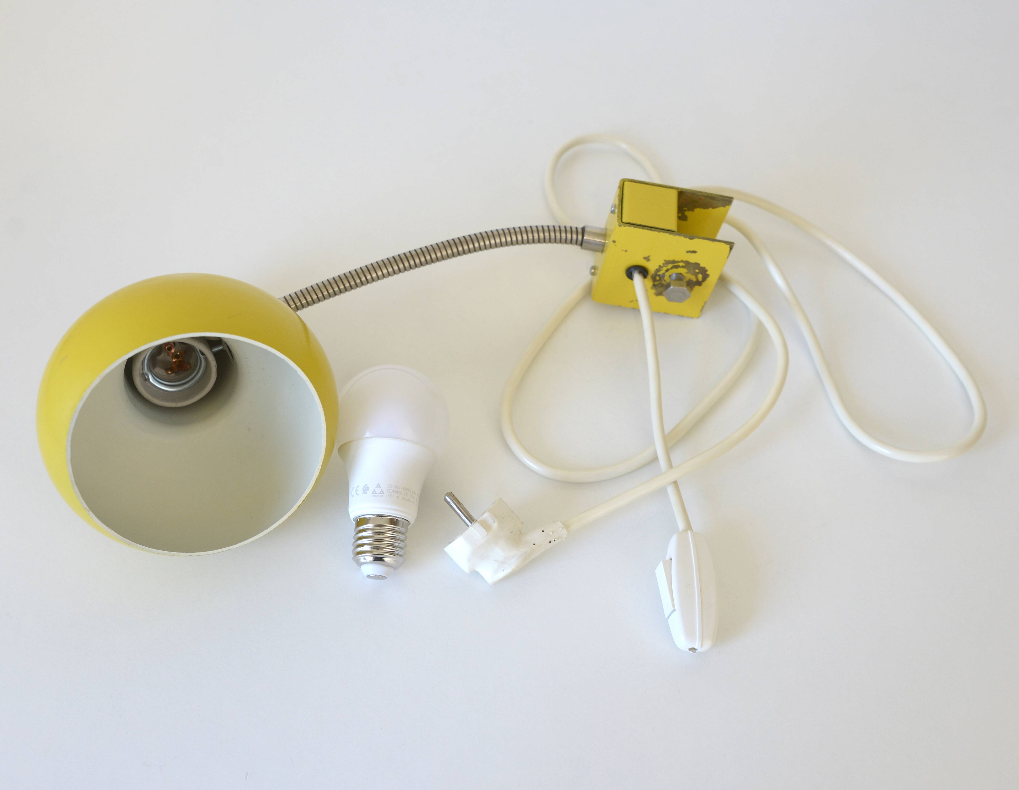 Space Age style lamp / Vintage yellow bookshelf light / Mid-century modern
