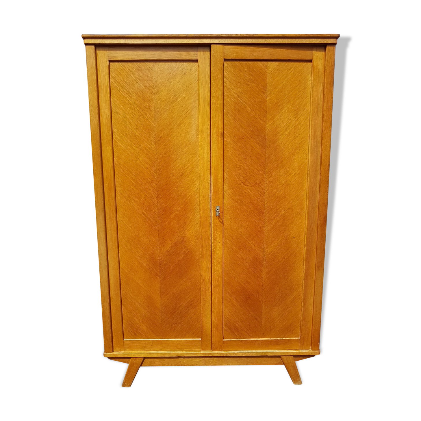 Vintage wardrobe 1950 feet compass