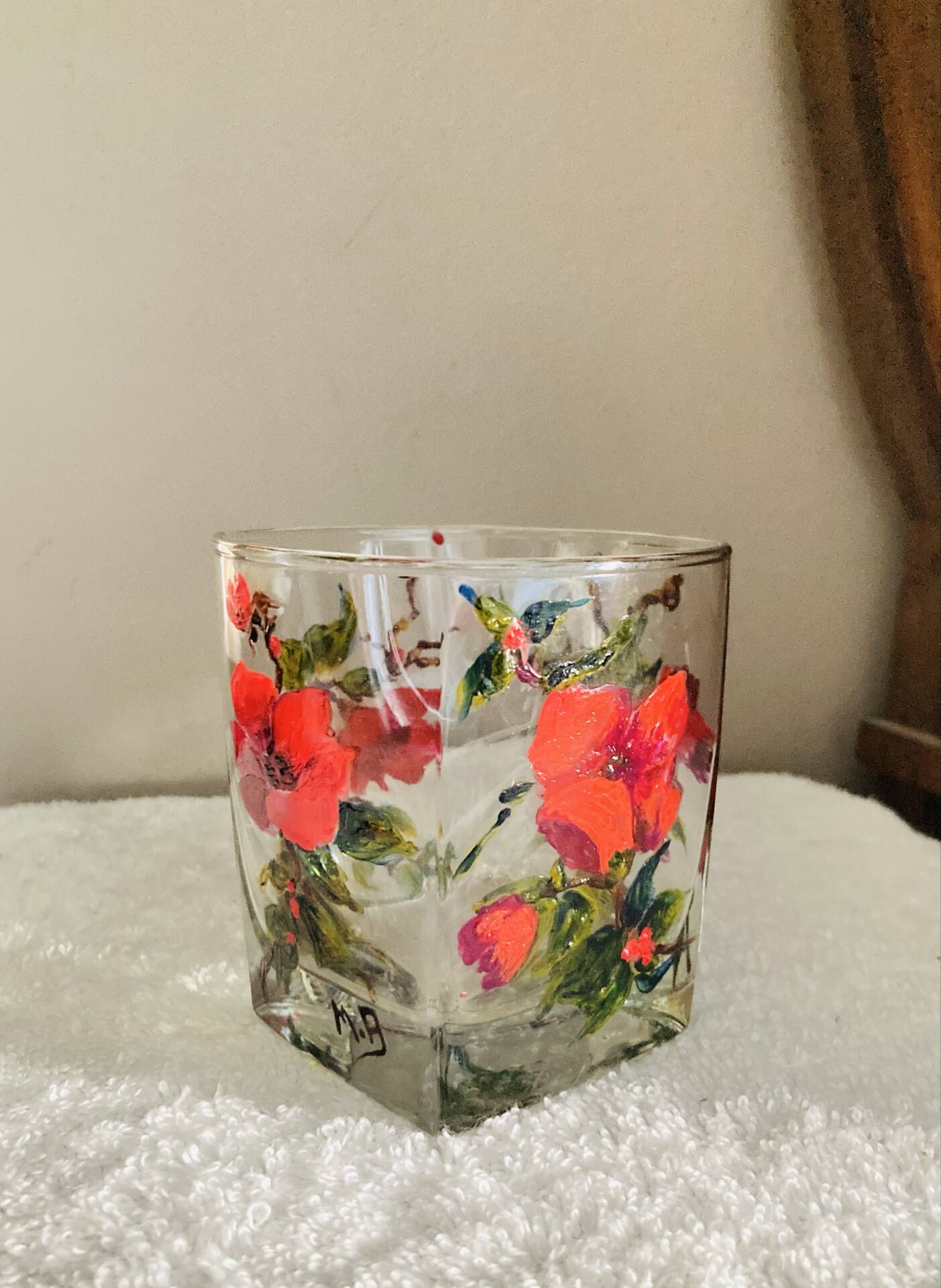 Unique whisky glass with a poppy design, handmade and signed by M.B.