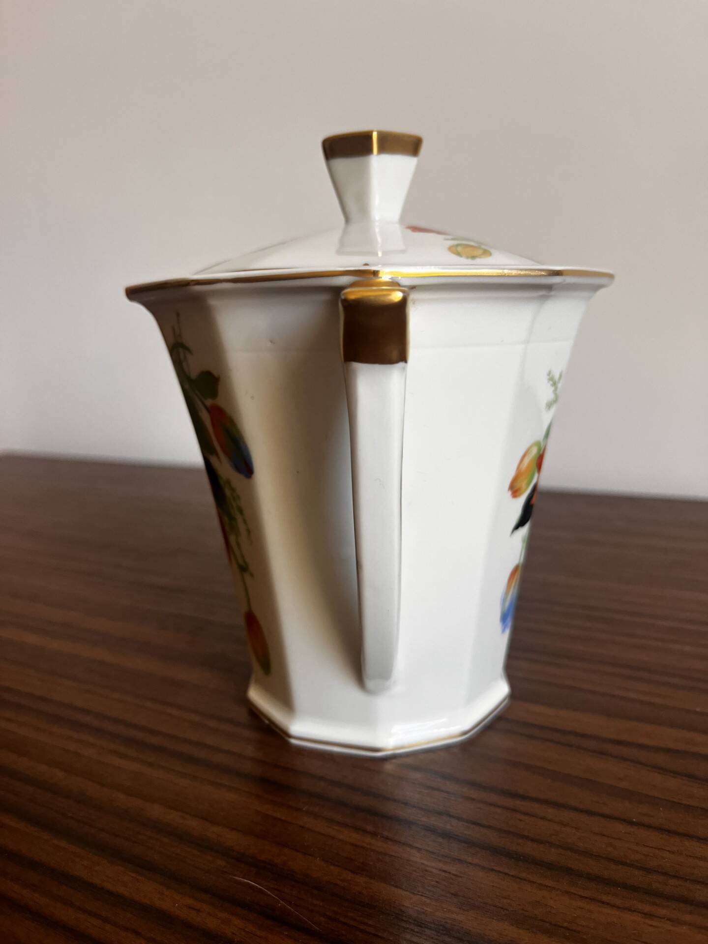 Sugar bowl / Sweet jar