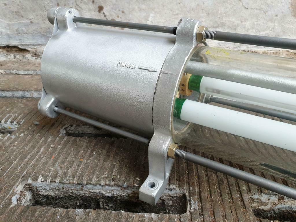 Old tube lamp fluorescent DDR