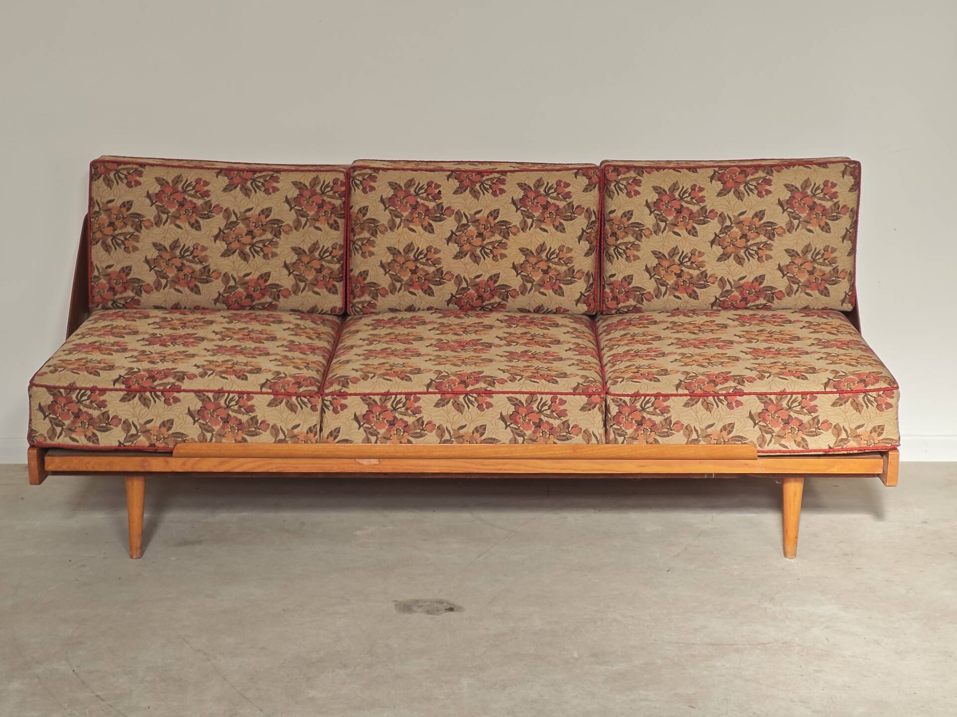 Folding sofa bed Canapé banquette Interier Praha 1960 floral pattern fabric