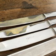 Couteaux vintage en inox dans boite