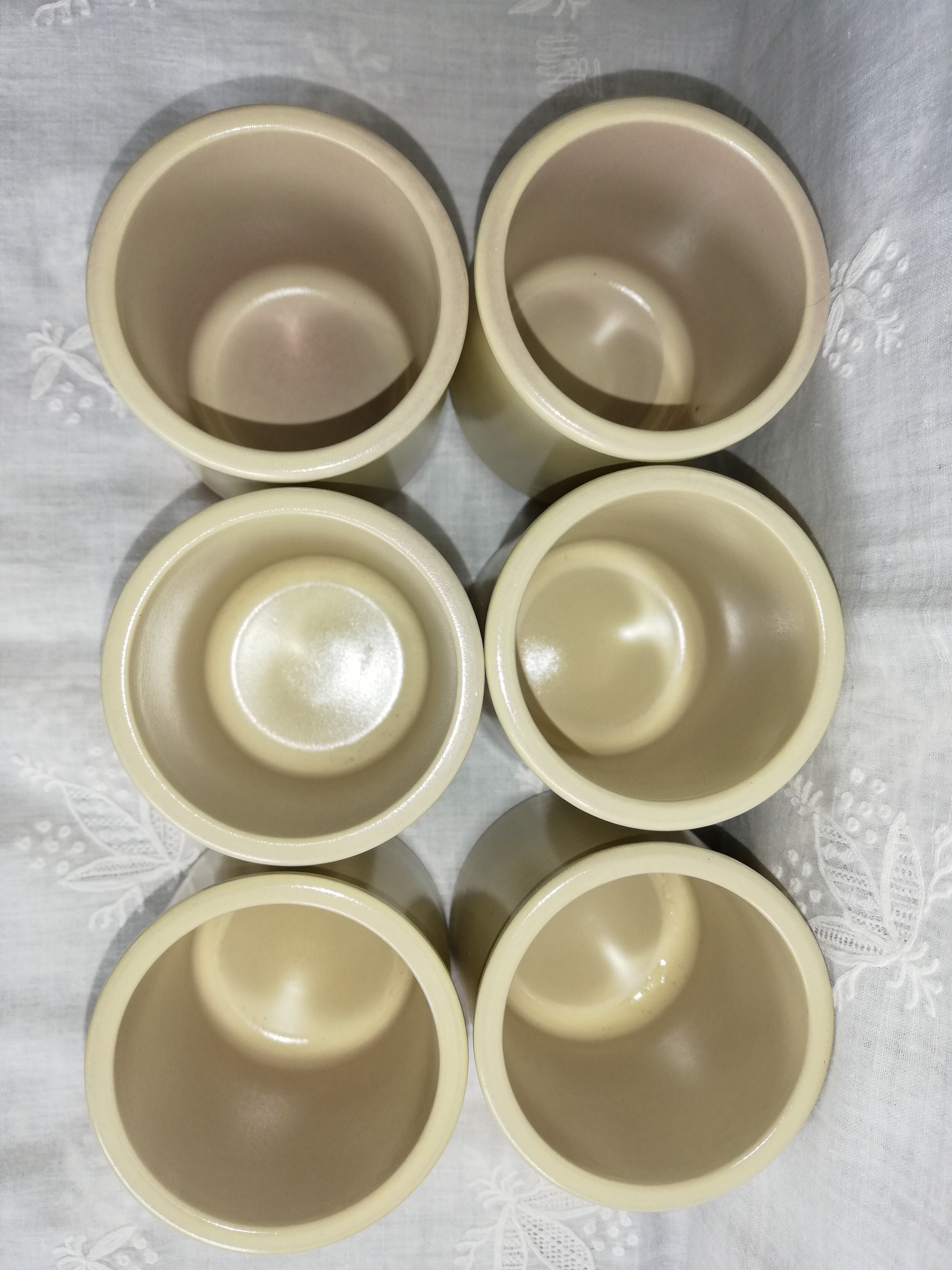 Suite de 6 pots en grès