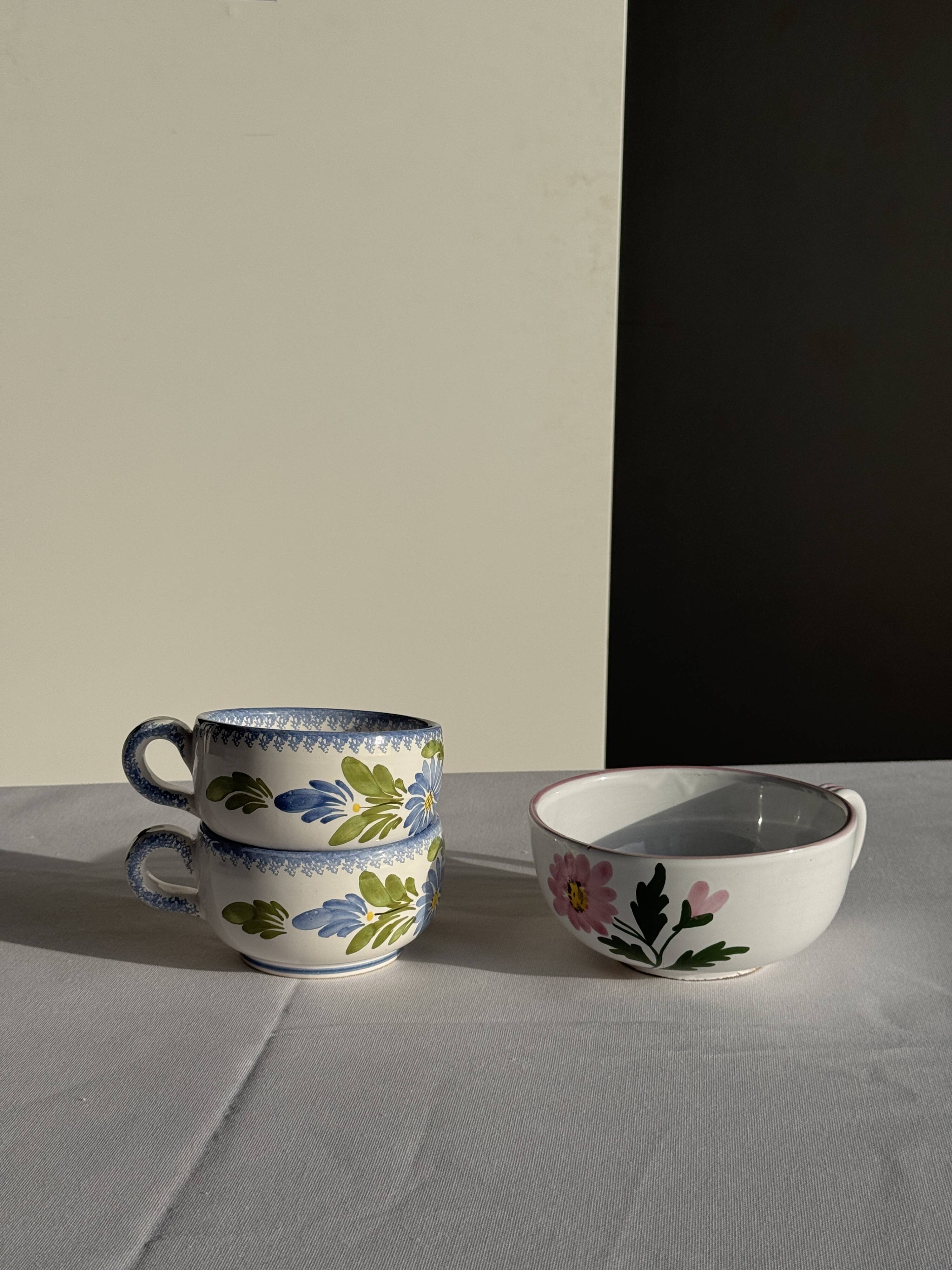 Set of 2 blue Quimper earthenware mugs H6.5 D15