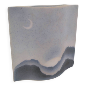 Vase en porcelaine décorée