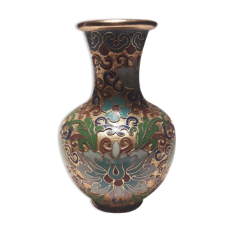 Small partitioned chinese vase