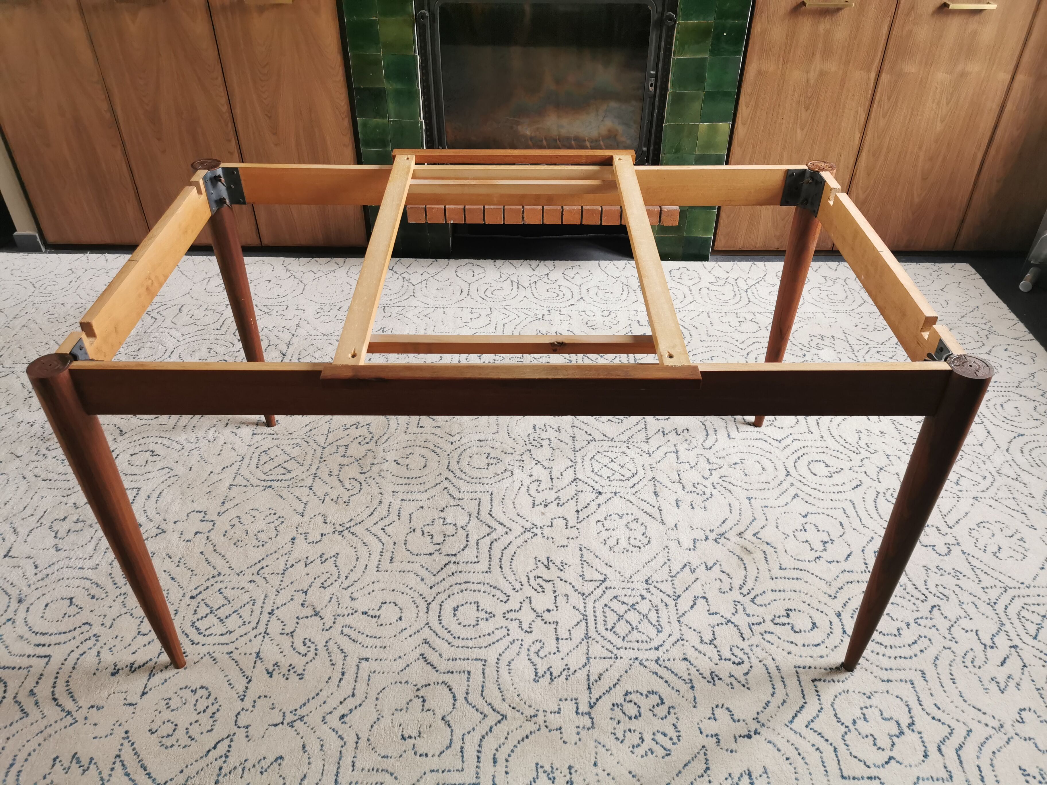 Table set and 6 Scandinavian Vintage Chairs in Teck