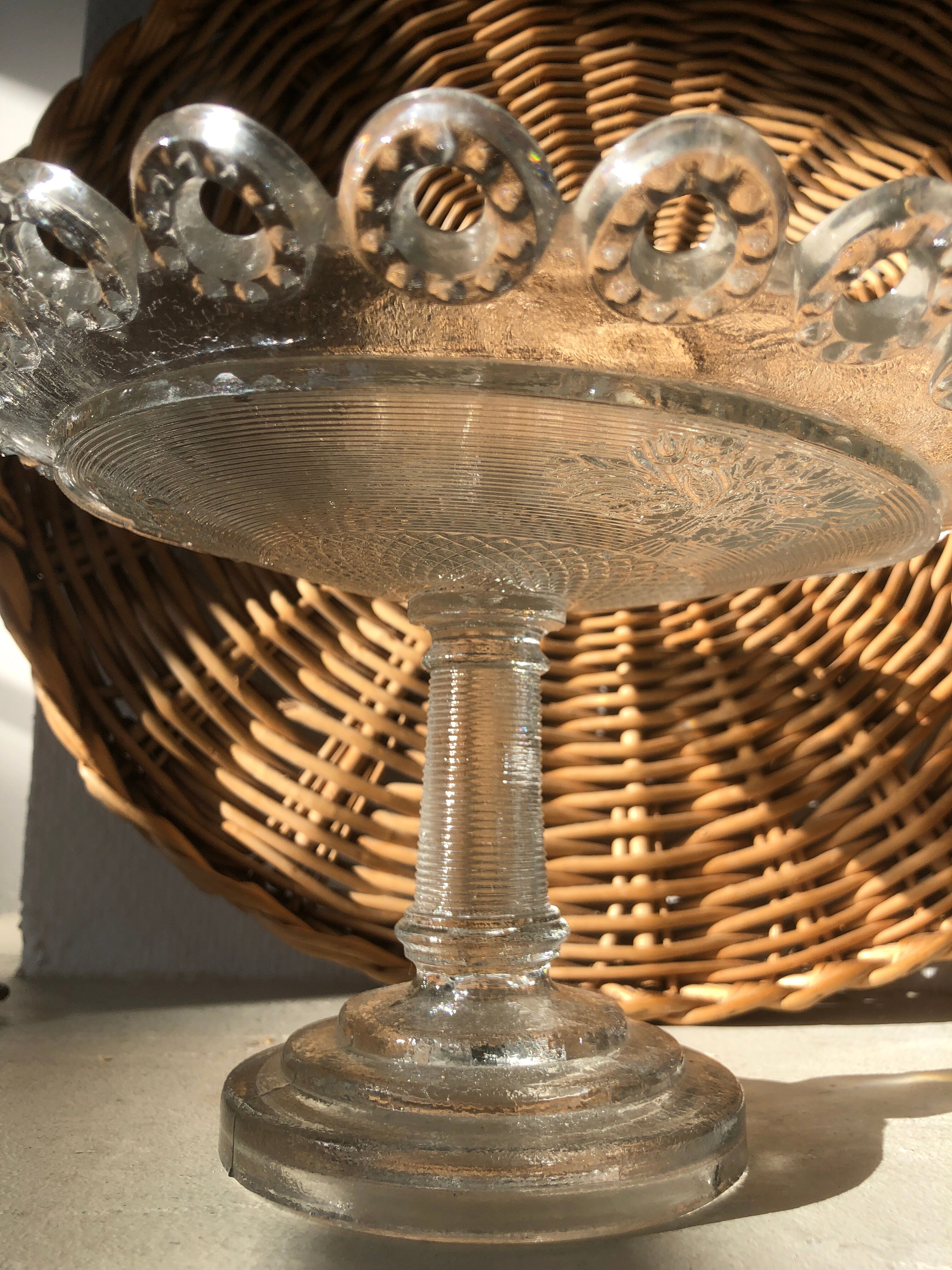 Moulded glass compotier