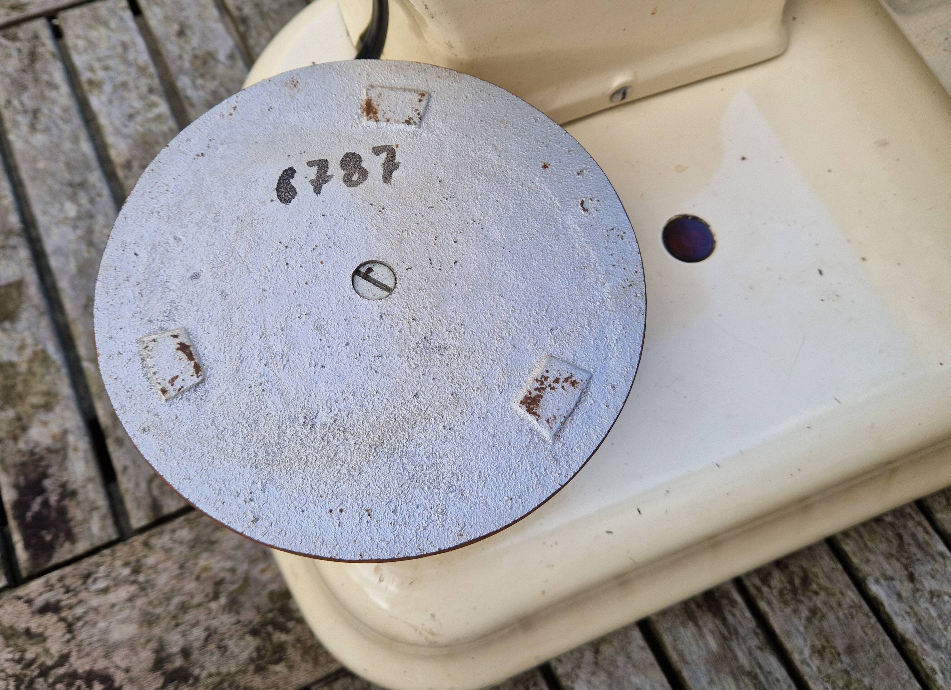 Antique Testut Dayton white bakelite grocery scale, 1960s