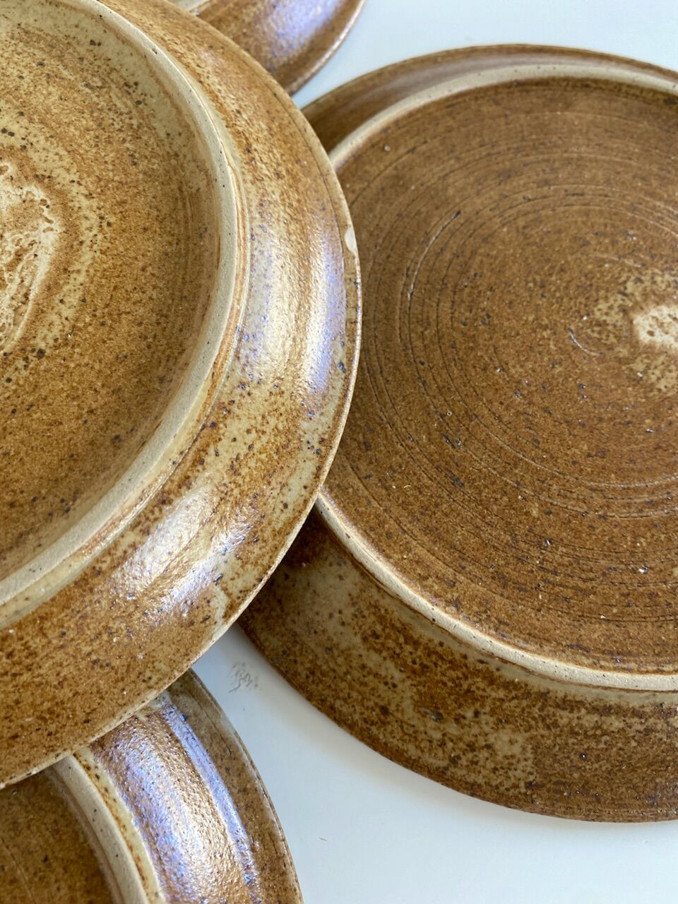 5 assiettes à dessert en grès