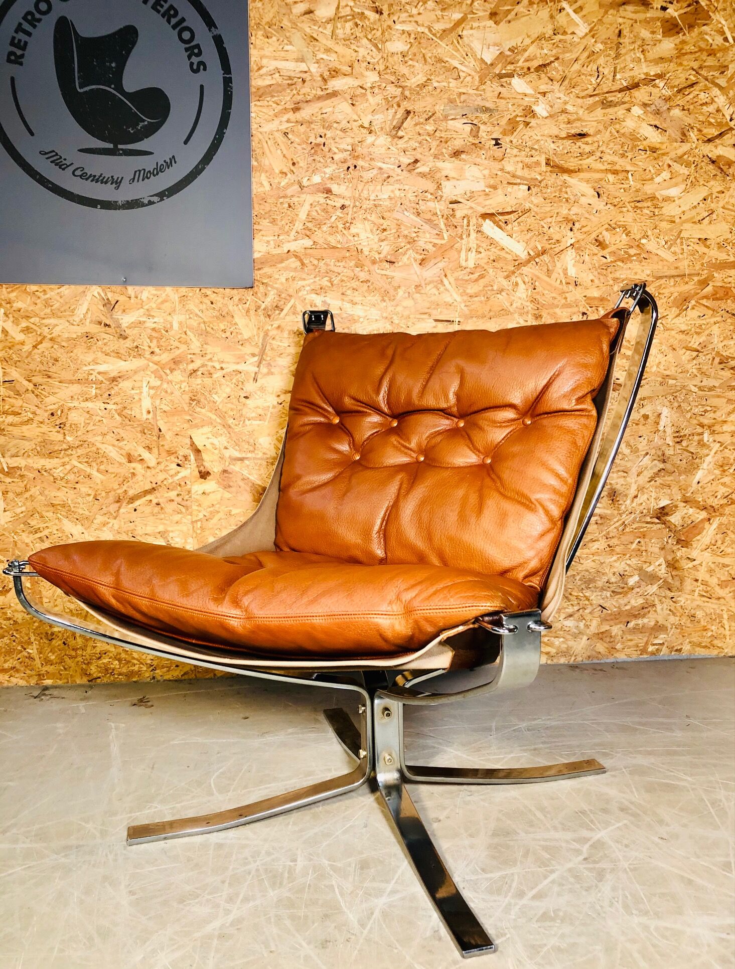 Vintage retro sigurd resell leather  &  chrome falcon chair