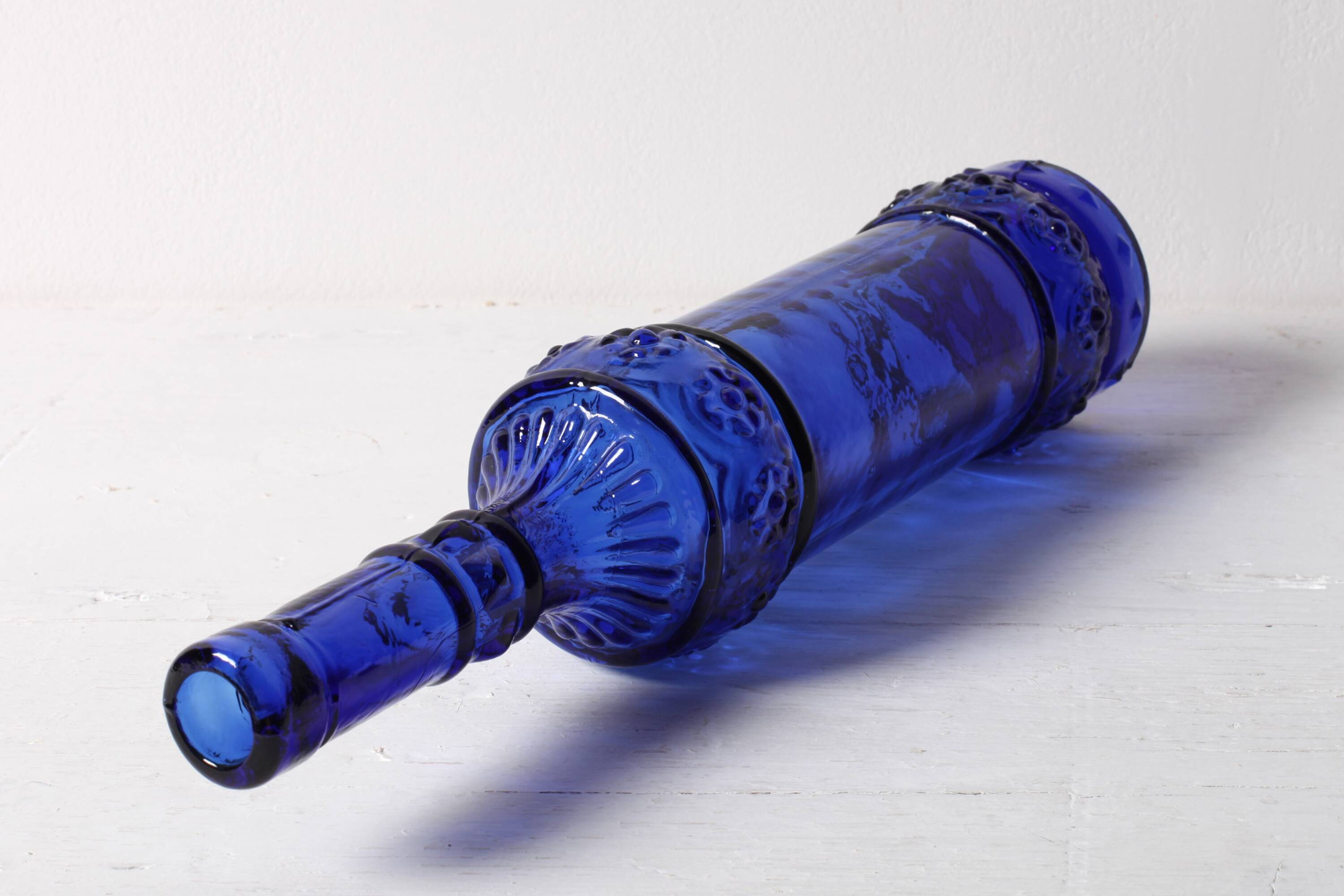 Bouteille décorative en verre bleu cobalt avec bouchon en liège / Espagne / Années 1990