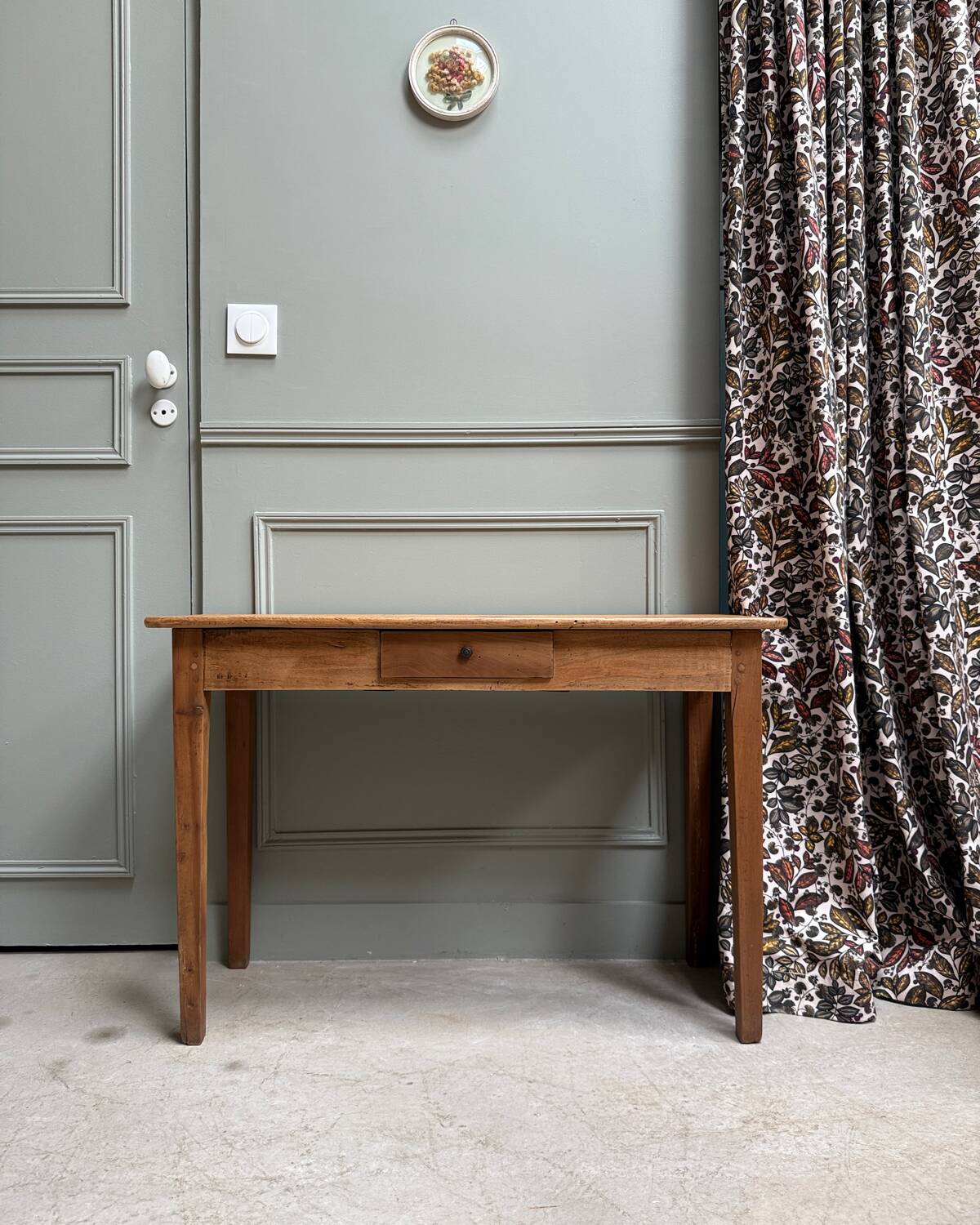 Solid wood children's desk (refurbished)