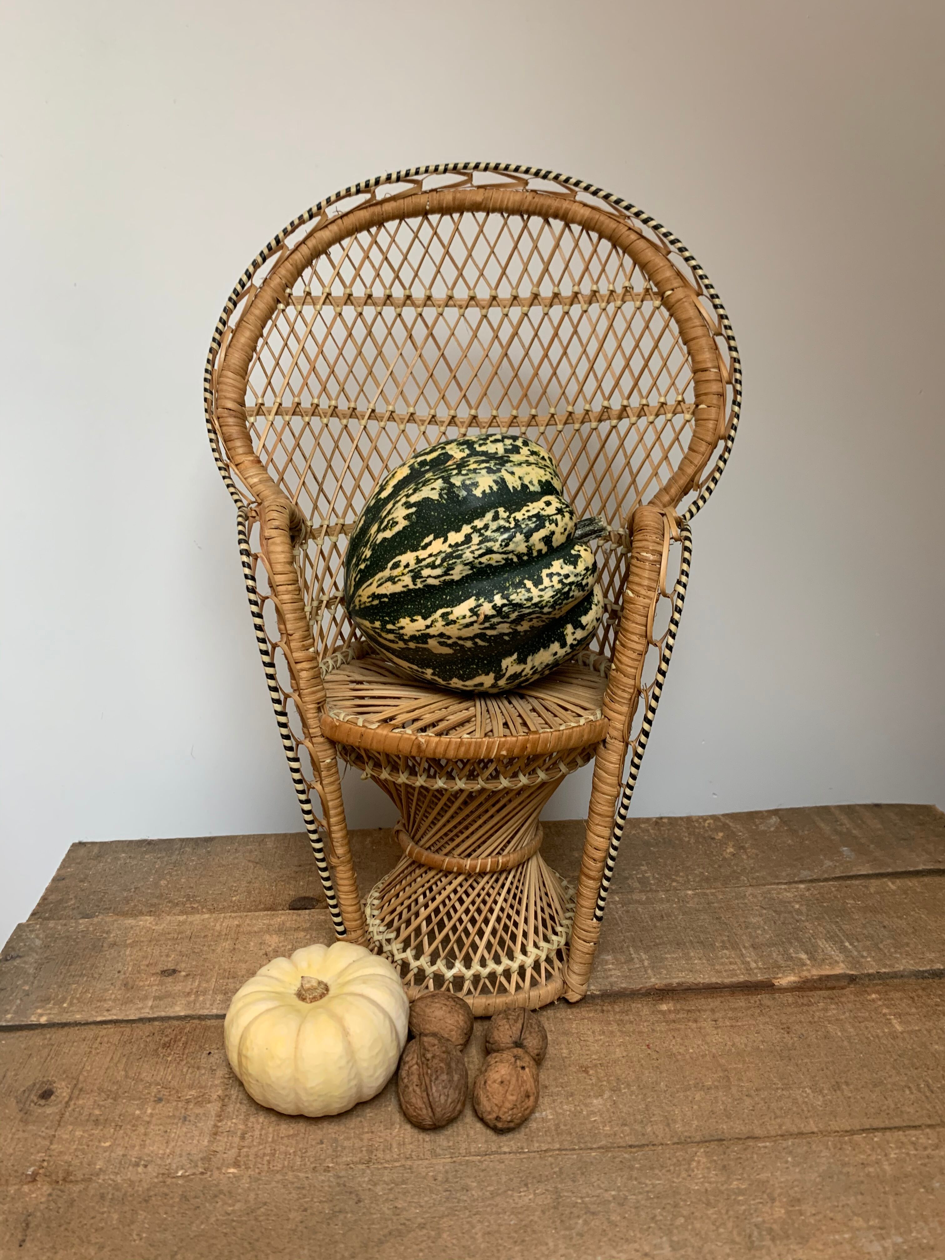 Emmanuelle doll chairs