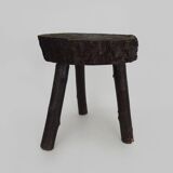 Tabouret de traite tripode en chêne, art paysan Ariège, France (XIXe siècle)