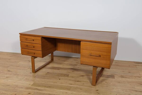 Bureau indépendant en teck de milieu de siècle par Torben Valeur et Henning Jensen pour Dyrlund, Danemark, années 1960.