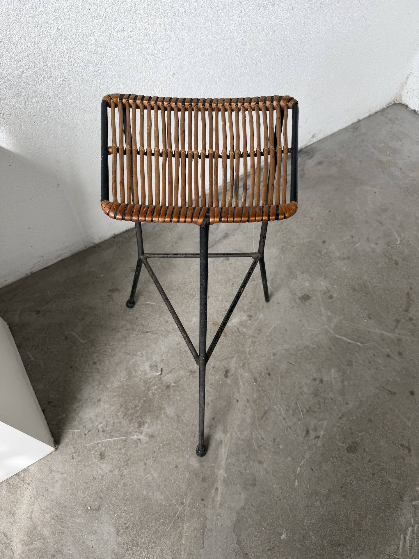 Wicker and metal stool Dennis Lennon 1950