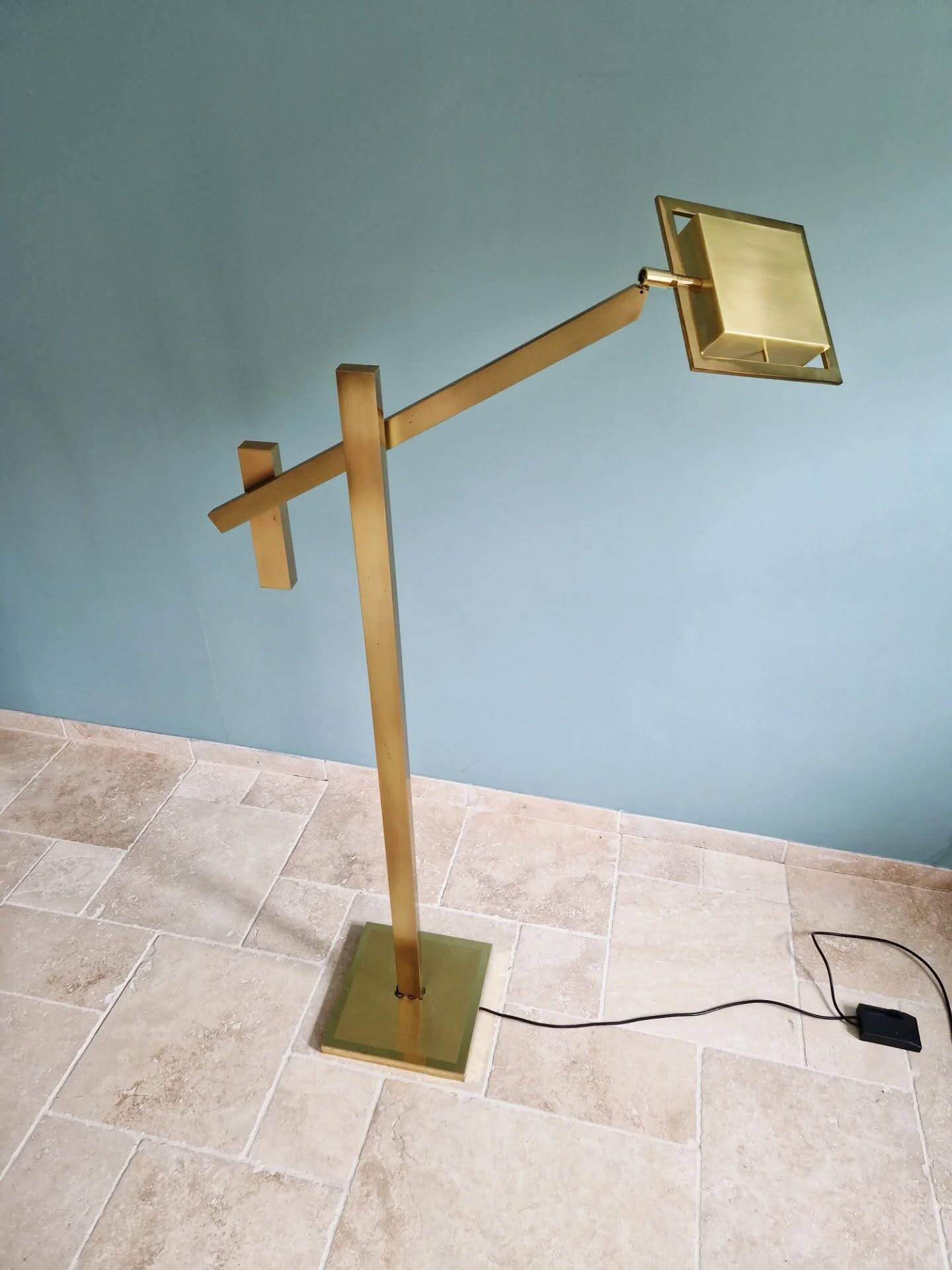 Brass articulated chandelier with counterweight, Hollywood Regency style, 1970-80.