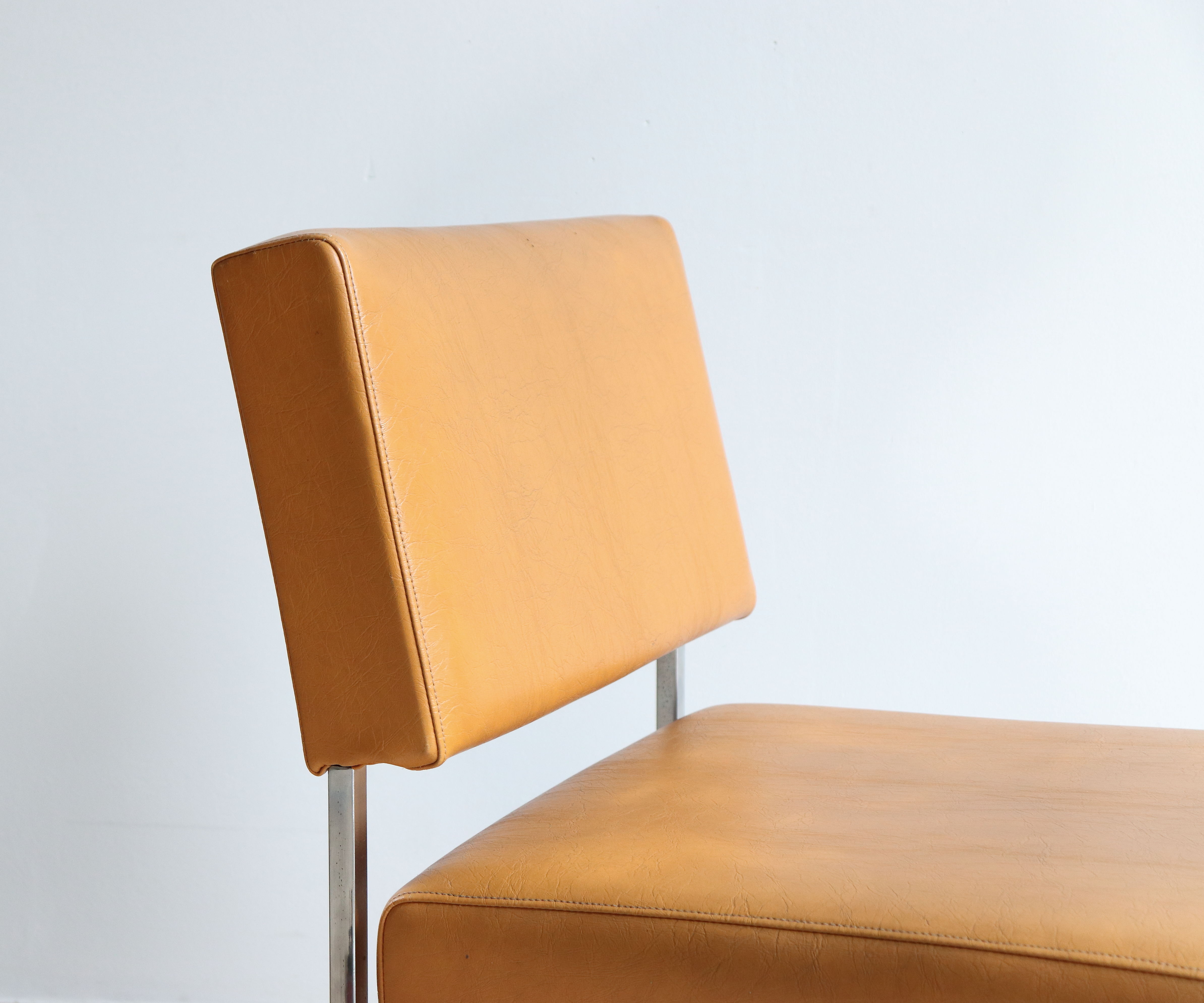 Modernist armchair in chromed metal and imitation leather, 50s/60s