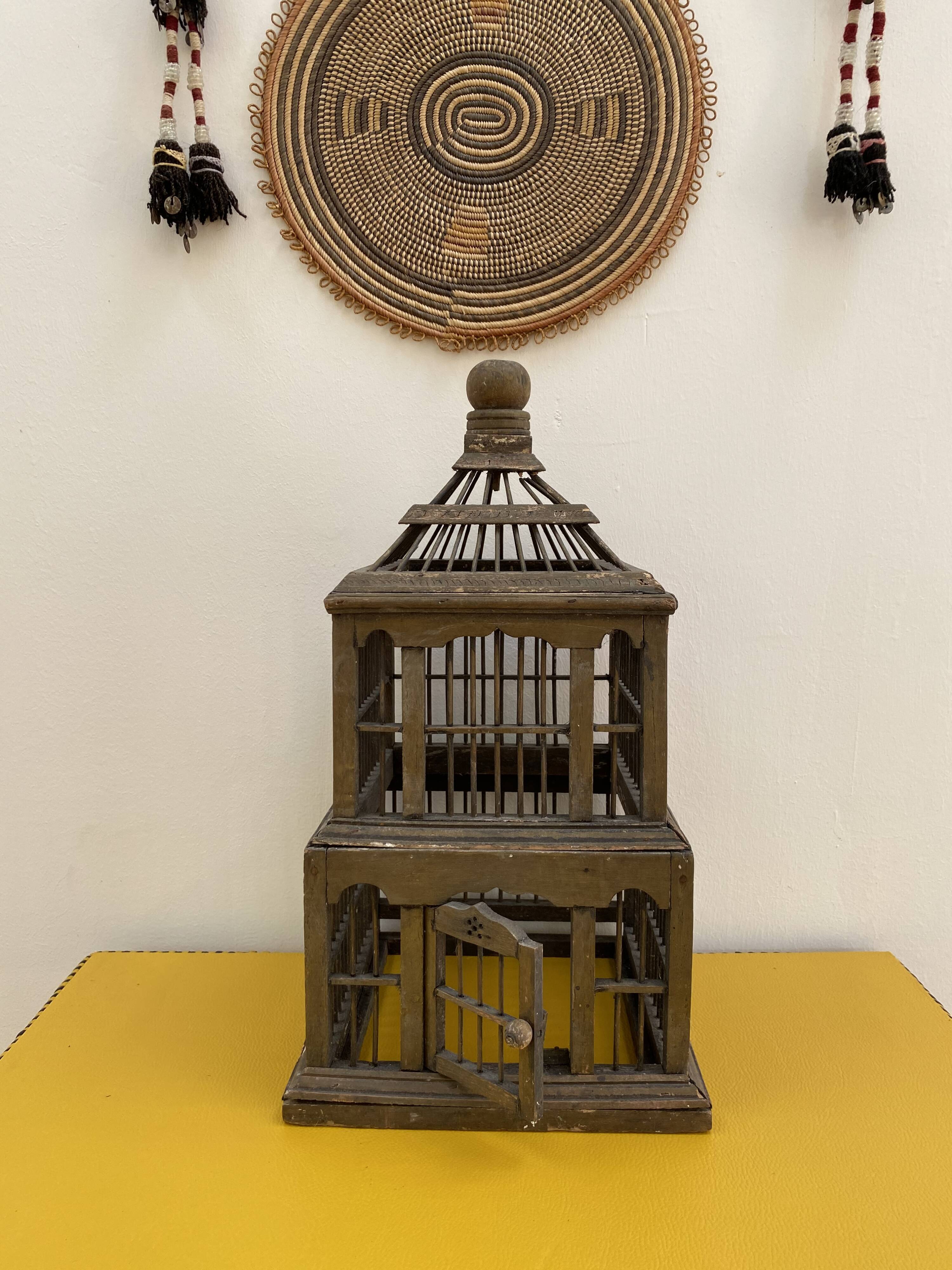 Cage à oiseaux en bois