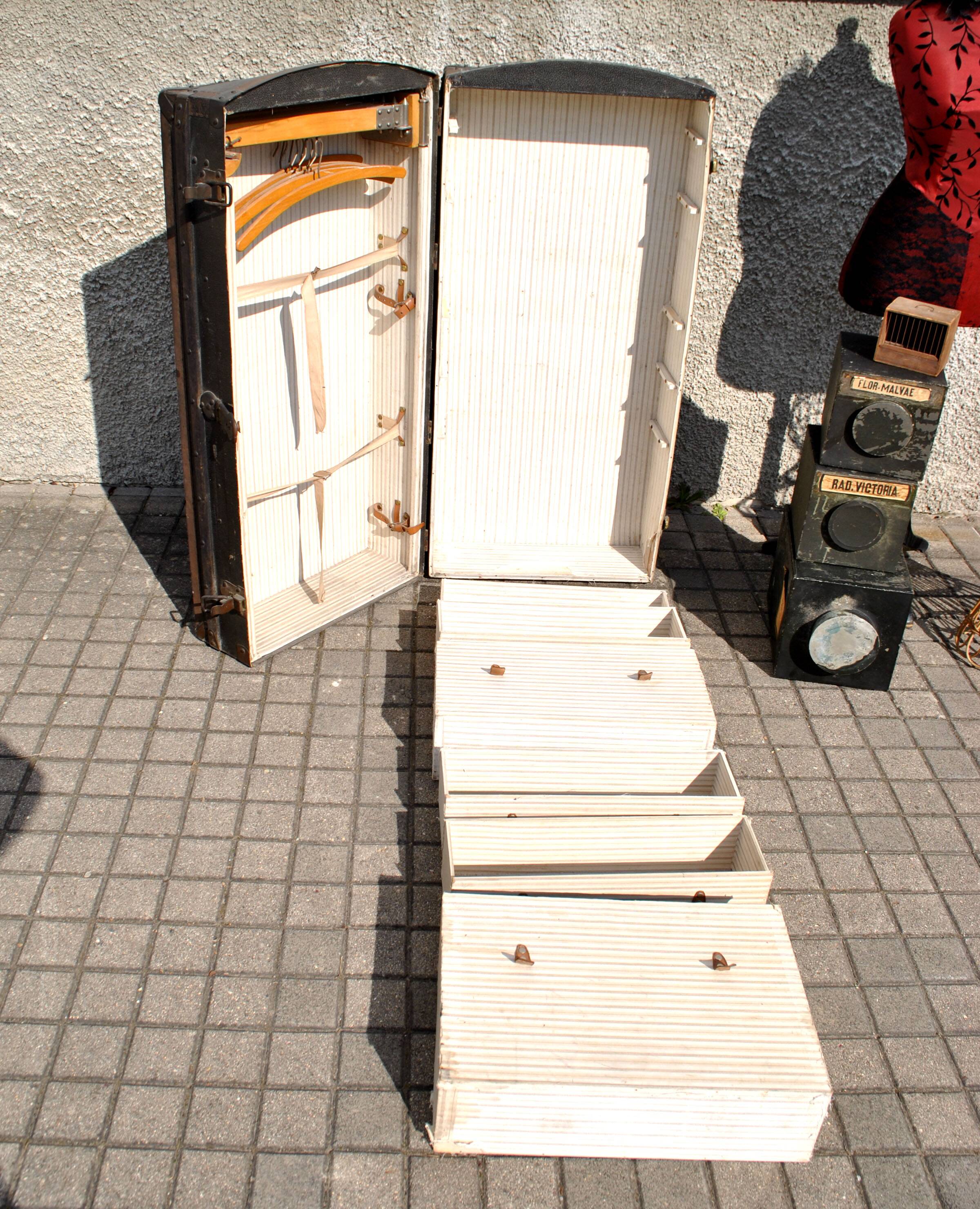 Malle cabine Wardrobe ancienne 1920 Coffre armoire Transatlantique Dressing