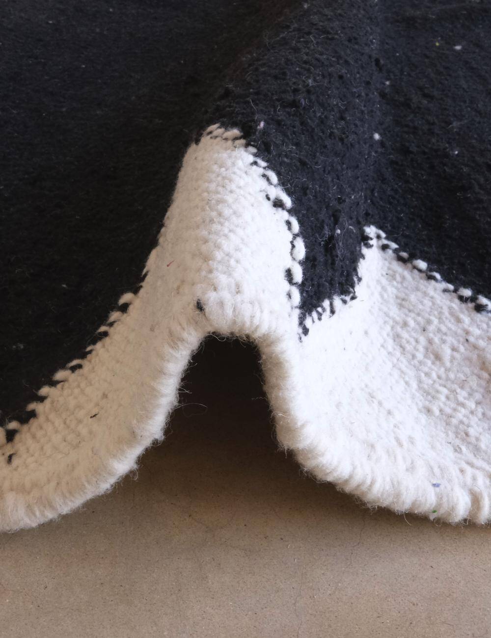 Minimalist Black Kilim Rug - 282 x 171 cm