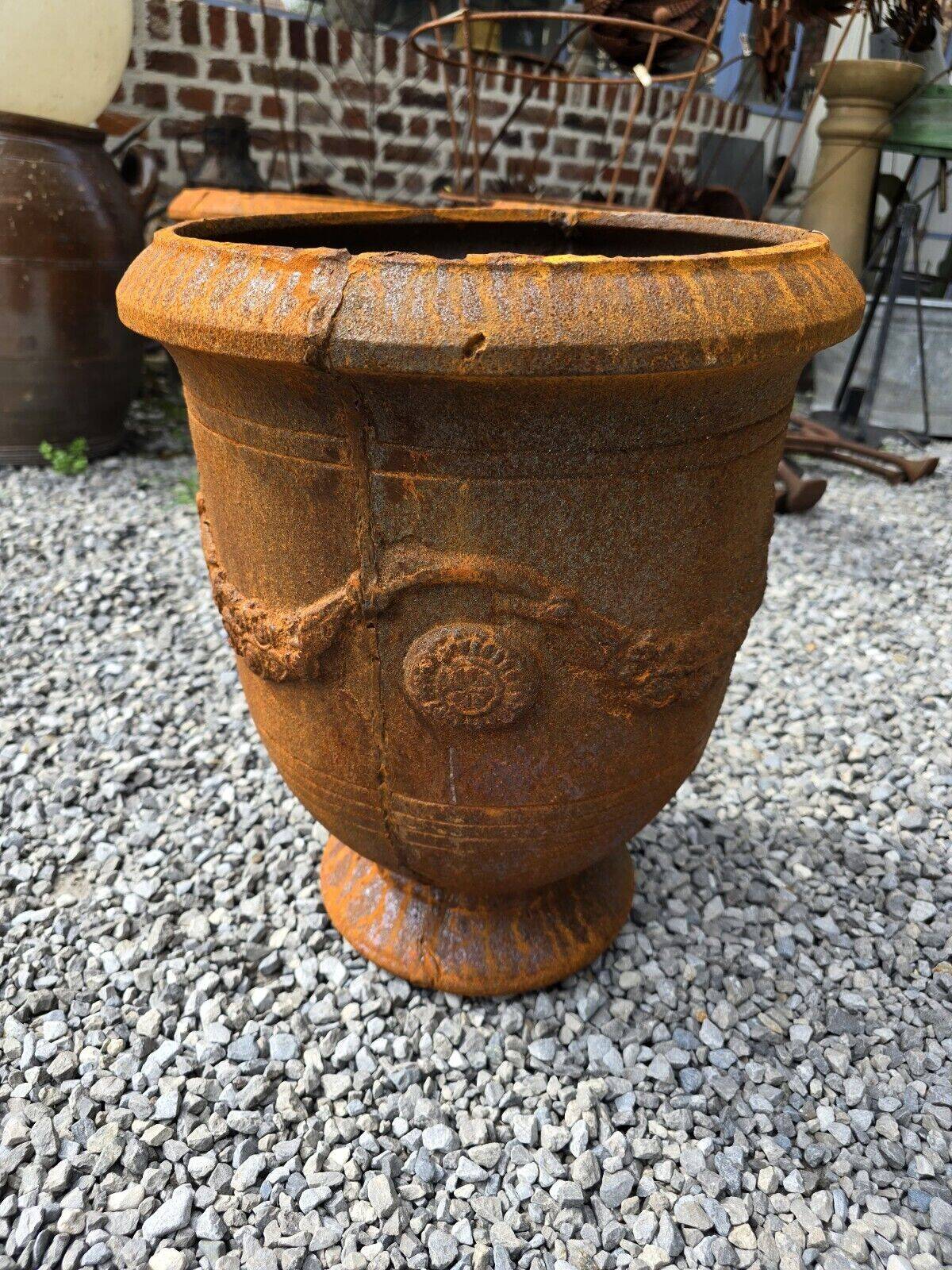 cast iron anduse vase