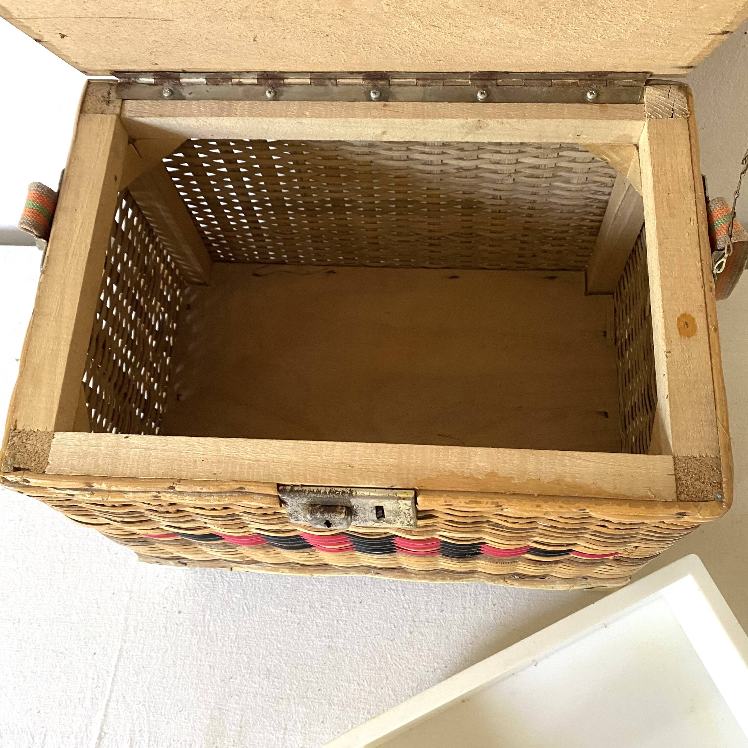 Low fishing box stool in rattan and skai