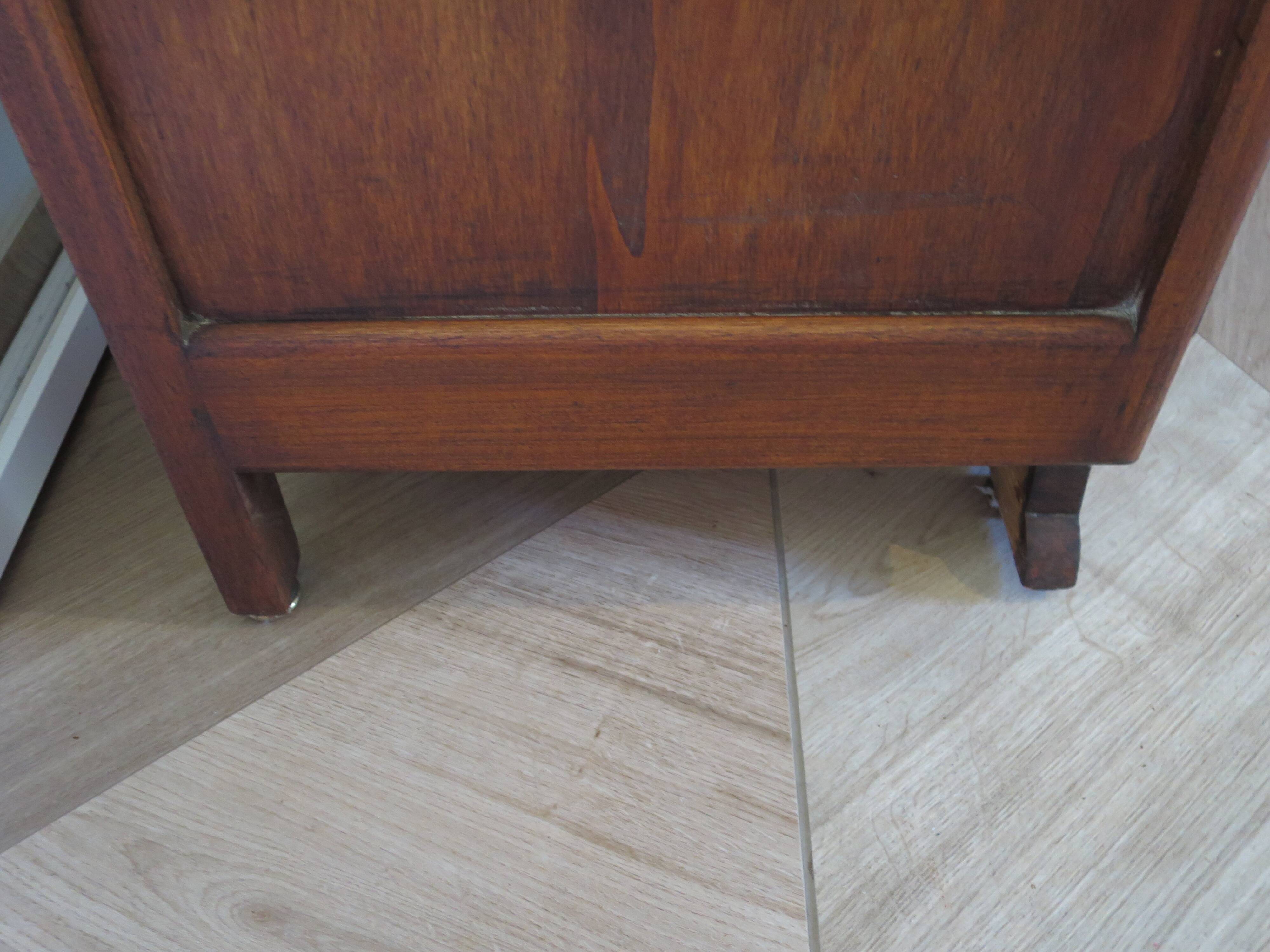 Rare - belle commode art déco 4 tiroirs - années 60 - Patine noyer - Pieds moustache