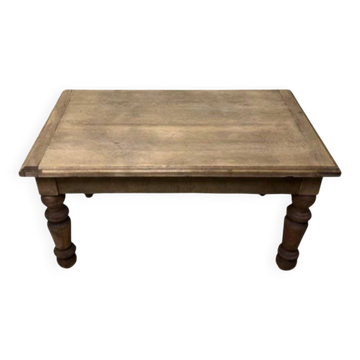 Small wooden coffee table with turned legs