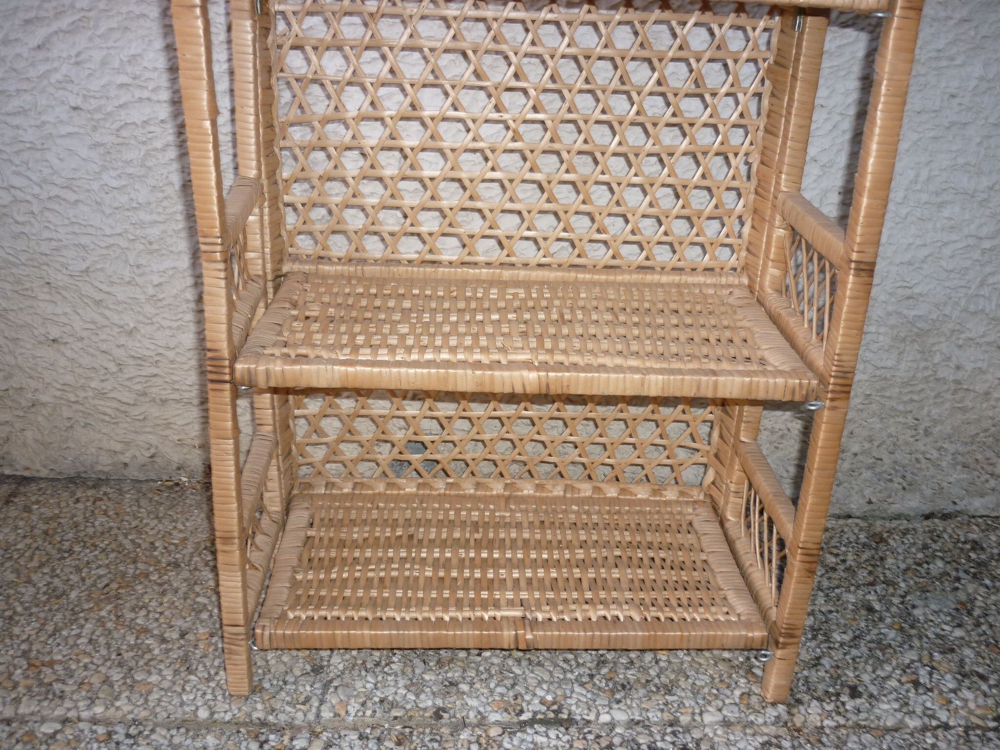 Rattan and wicker folding shelf