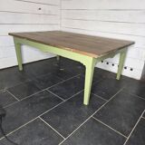 Table basse ancienne, pieds en chêne dessus en sapin.
