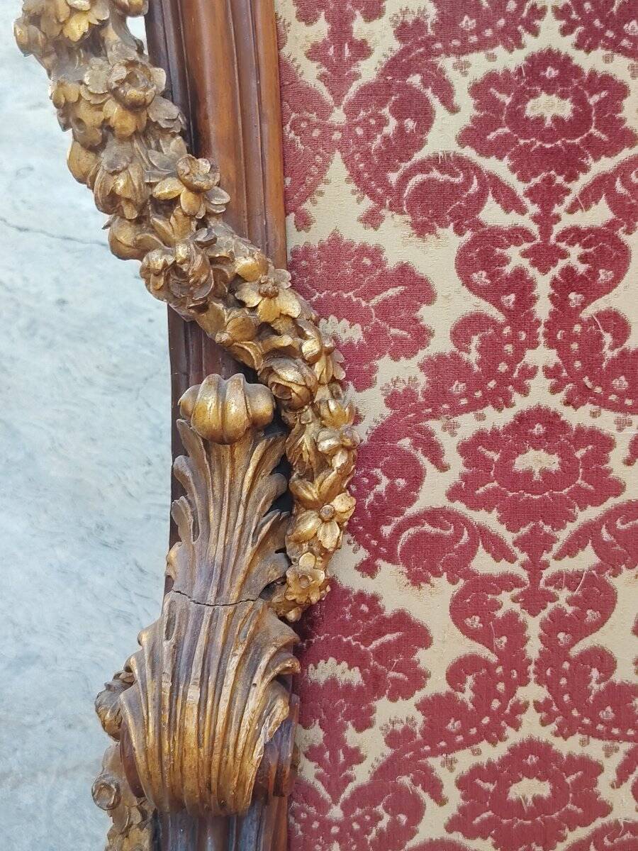 Un trône ou fauteuil d'apparat imposant , en bois sculpté XIX siecle