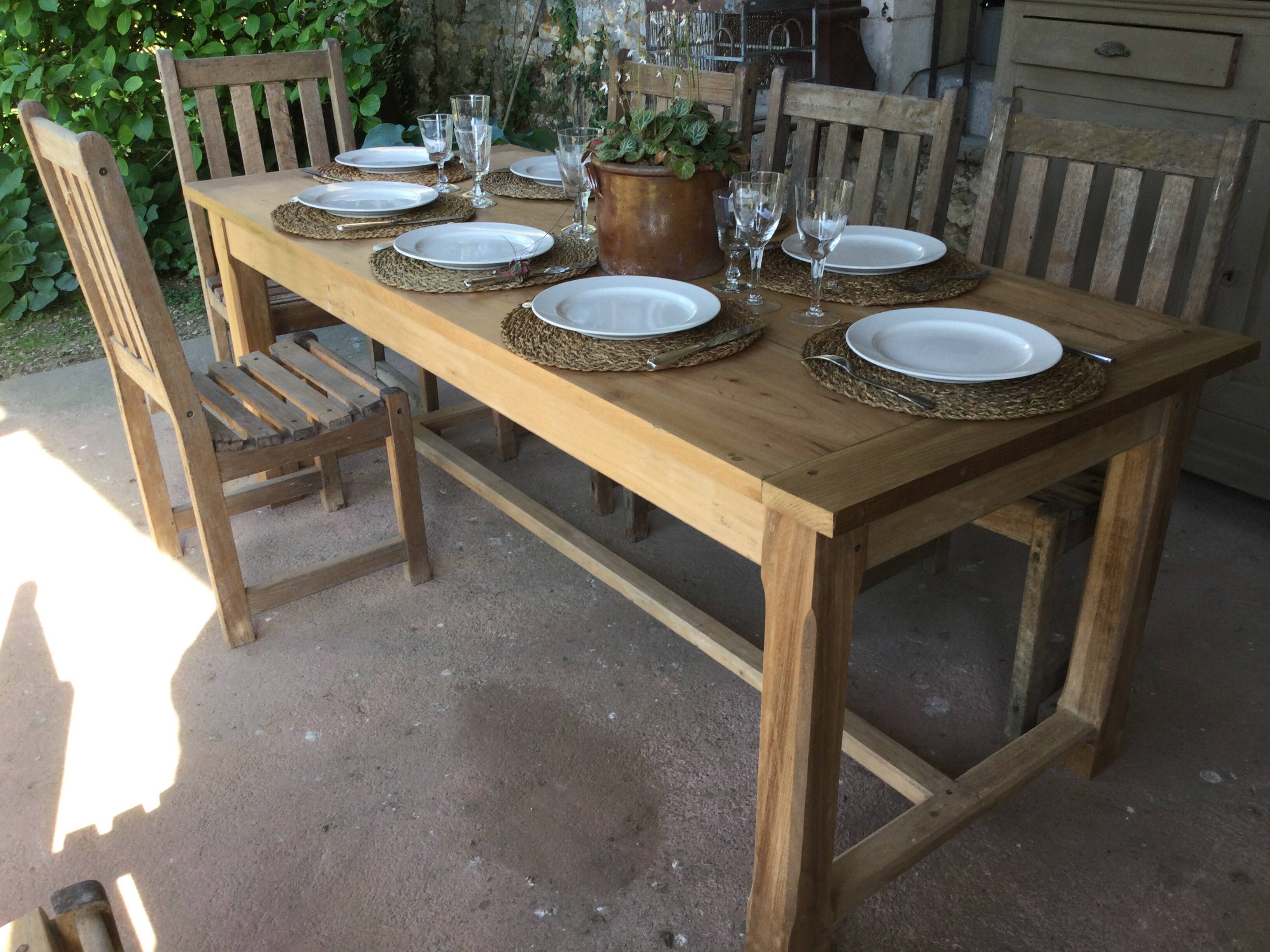 Ancienne table de ferme rénovée