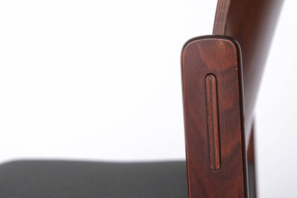 Chaise empilable vintage Lübke, design allemand des années 1970, en bois de hêtre foncé.