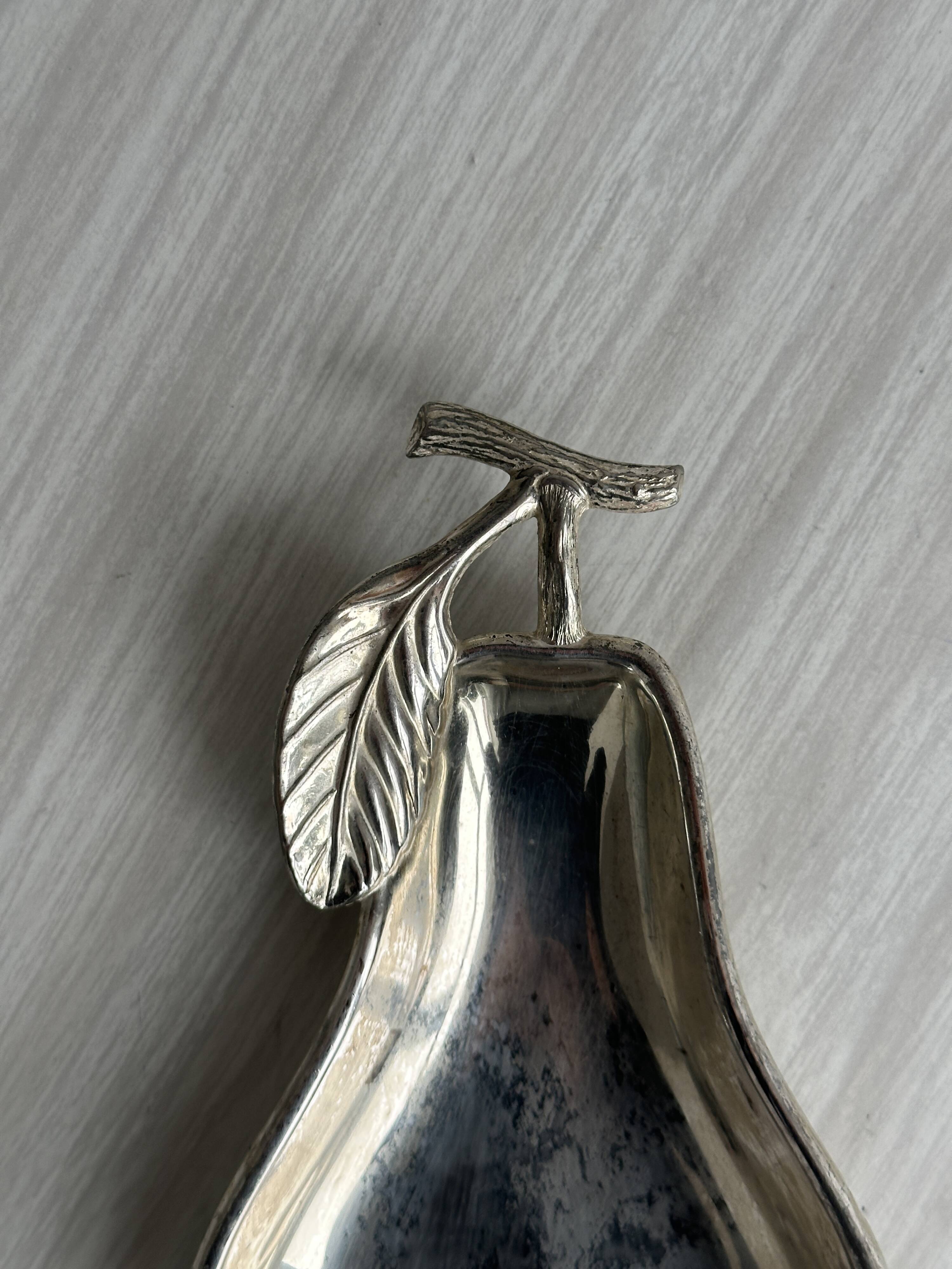 Small pear metal pocket holder