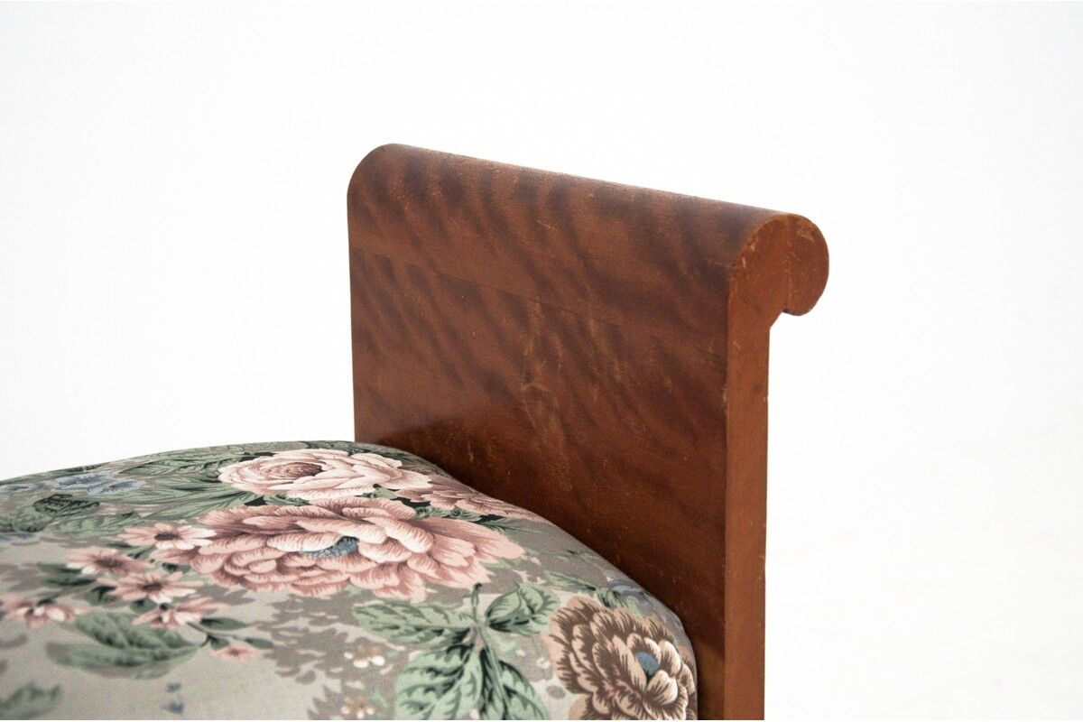 Vintege flourish stool