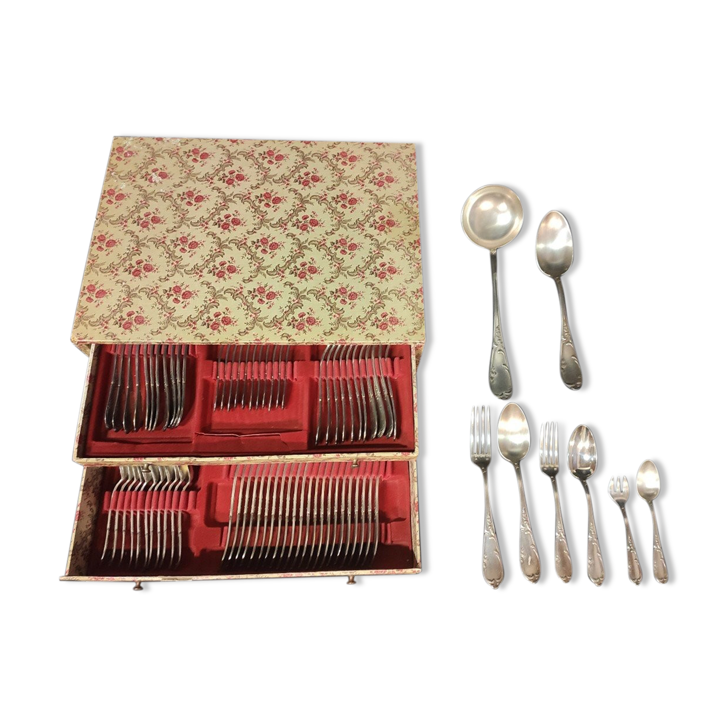 Ménagère 74 Pièces En Métal Argenté De Style Louis XV