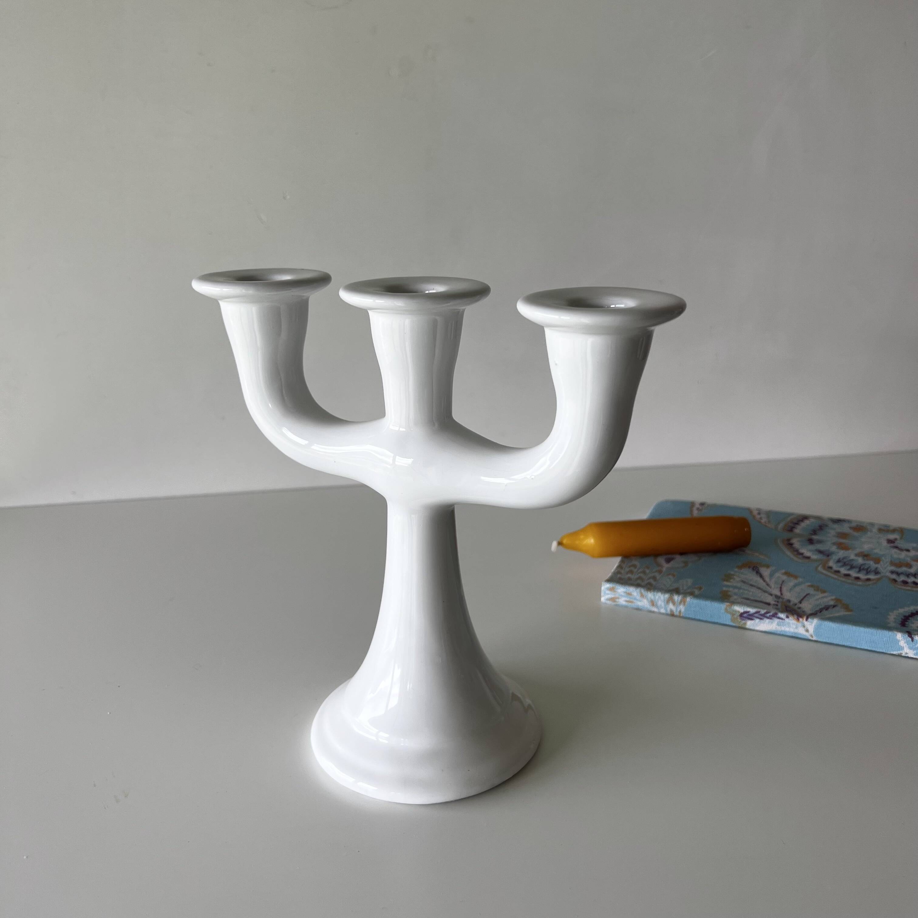 Chandelier with 3 branches in white ceramic Guldkroken Sweden – Vintage