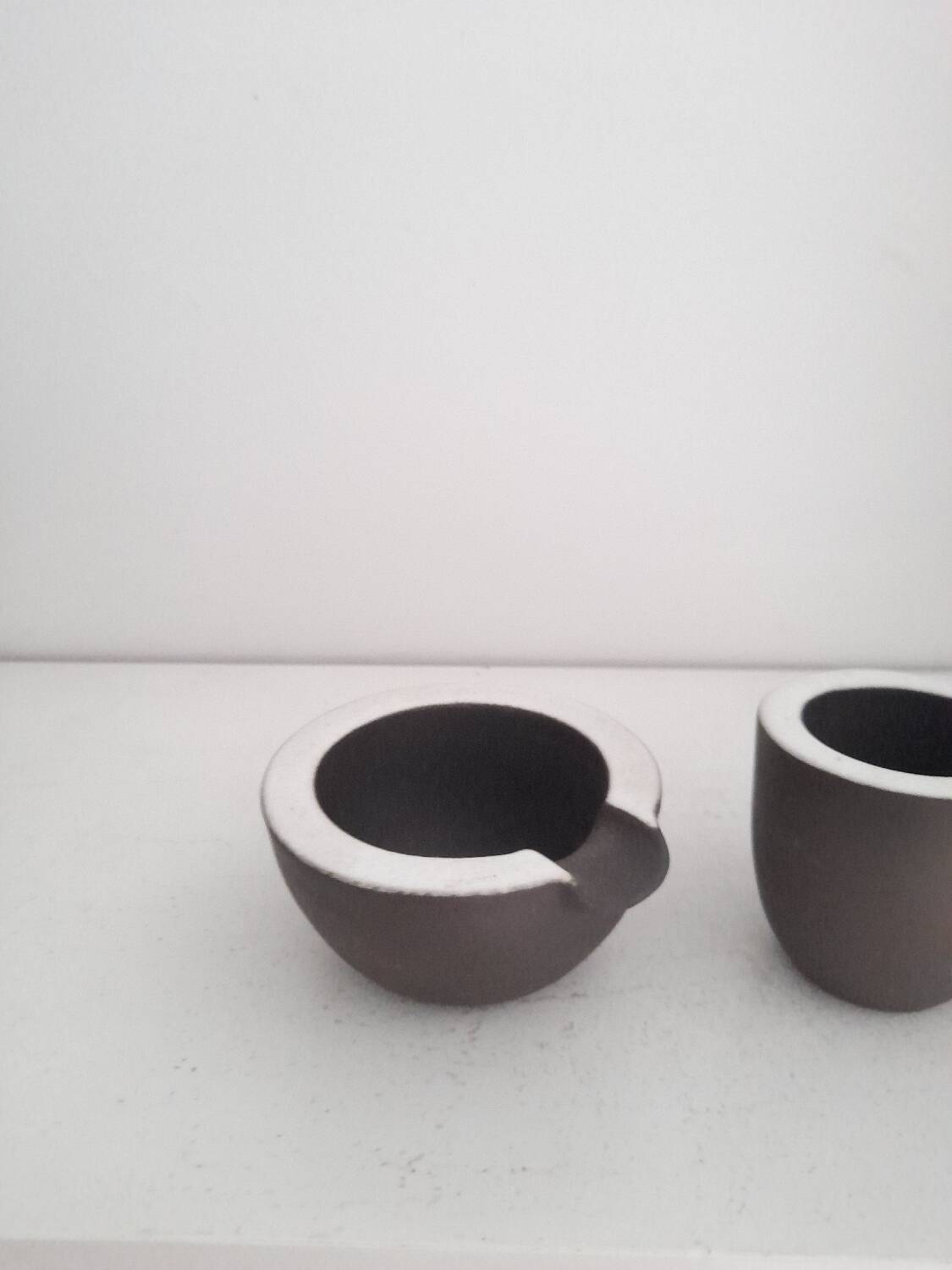 Set of 2 Ravelli ceramic ashtrays