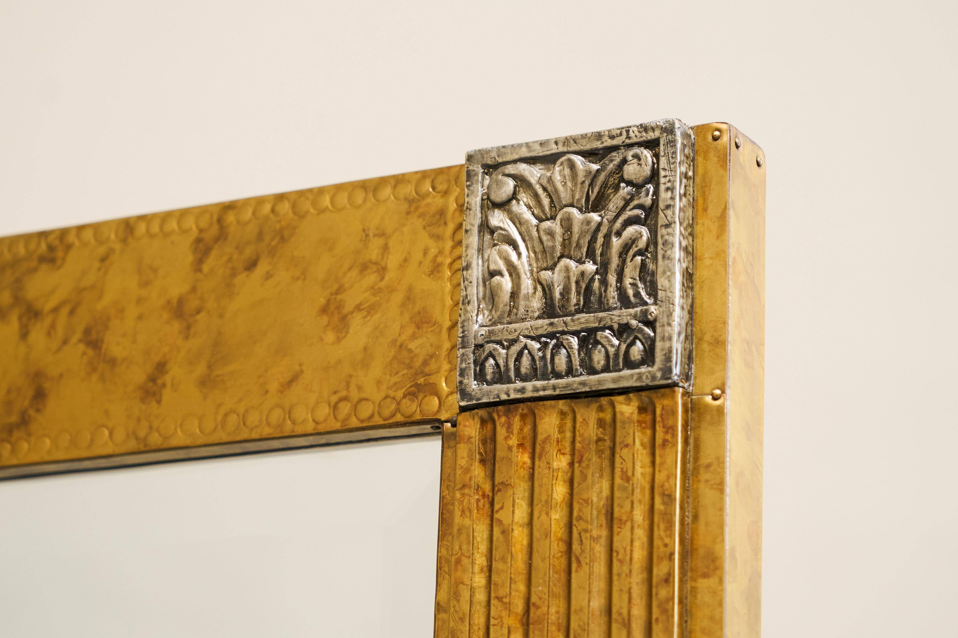 Grand miroir Art déco en laiton patiné avec verre facetté années 1960