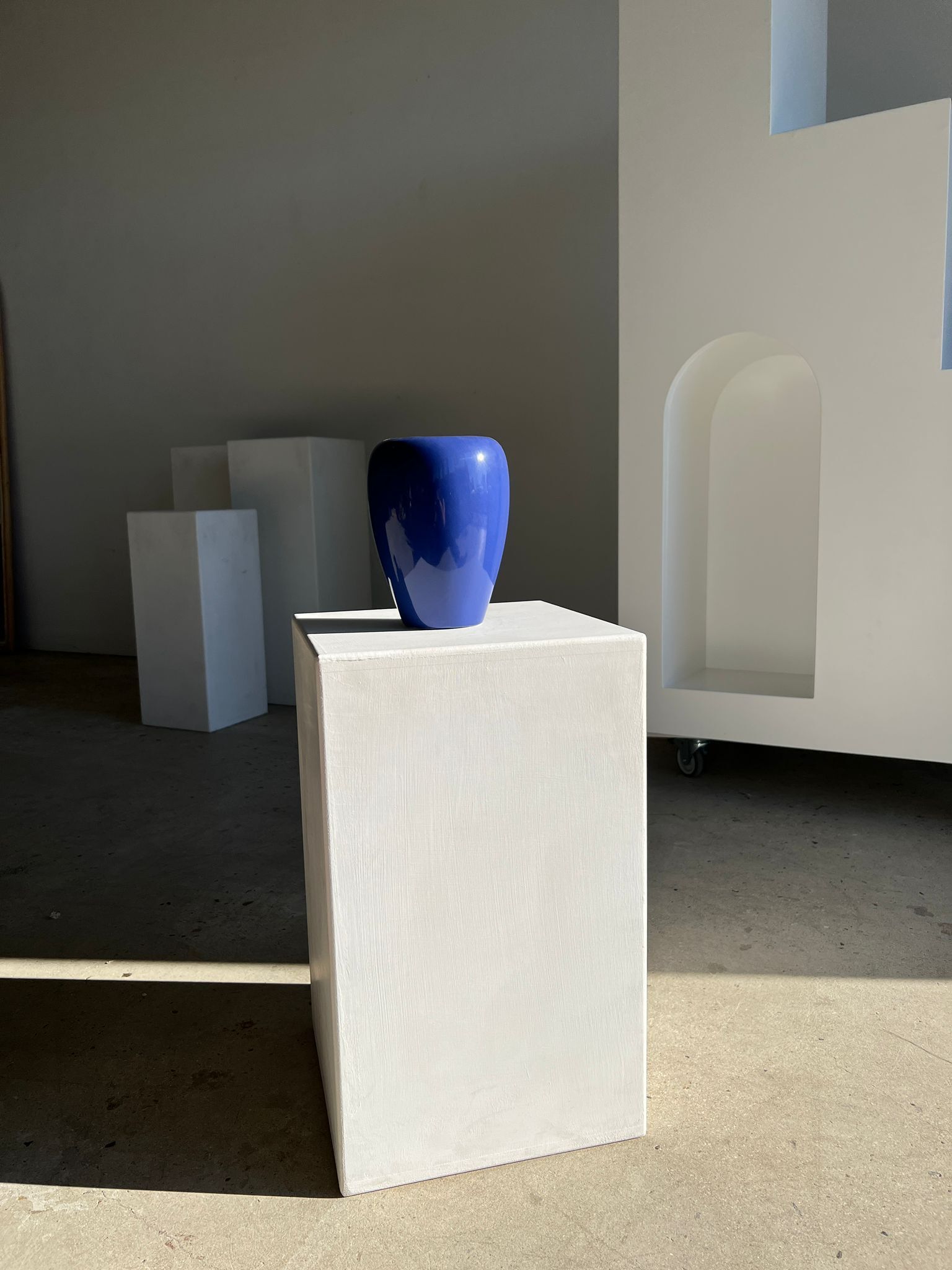 Modern vase oblong dark blue / dark purple H:19cm
