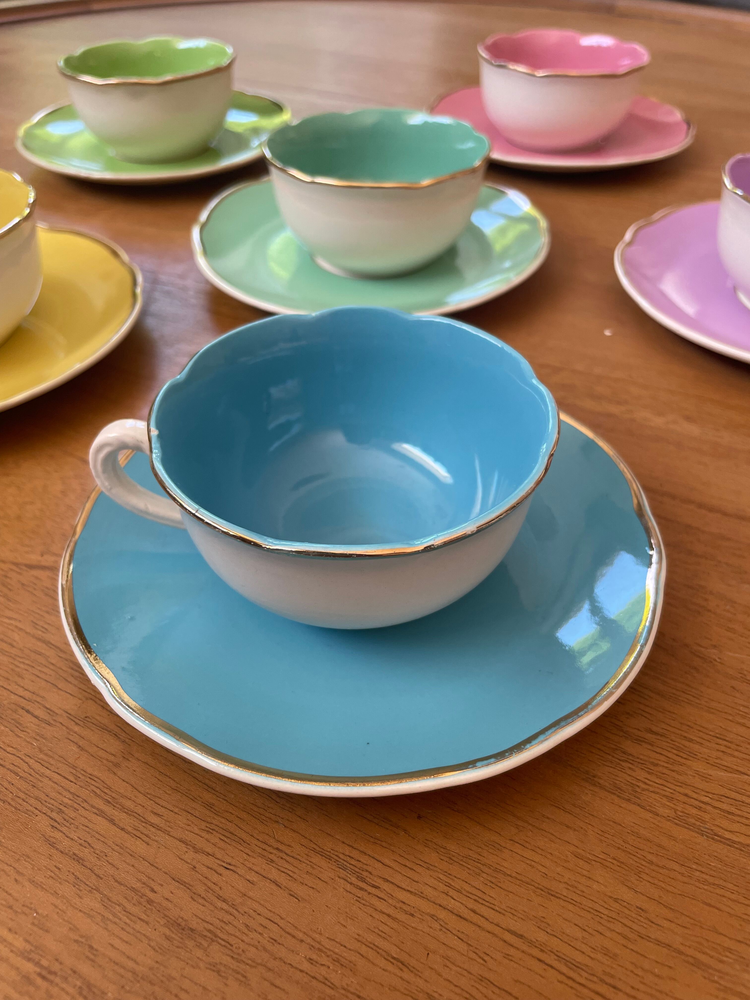 Tasses colorées