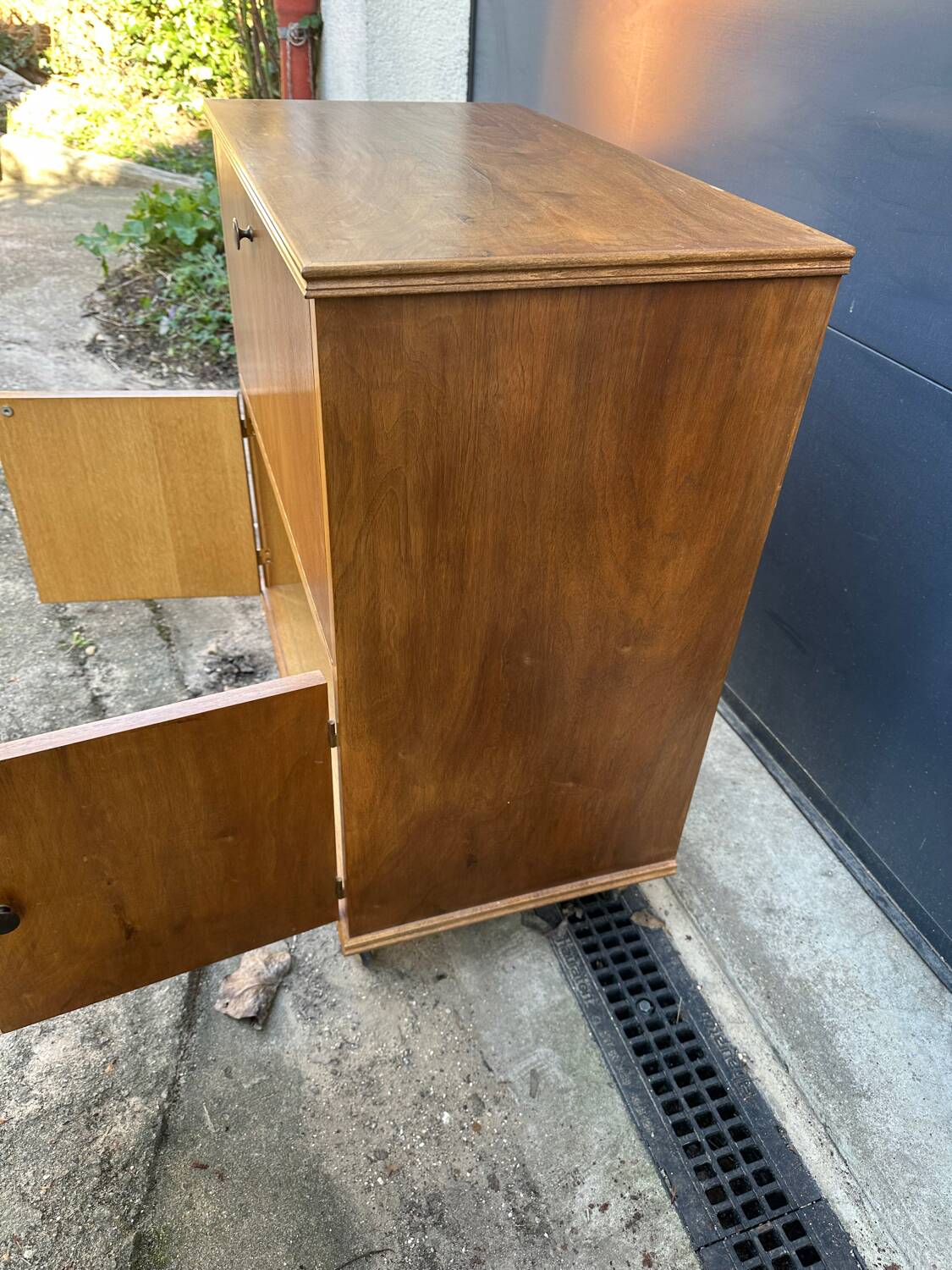 Antique roulette bar