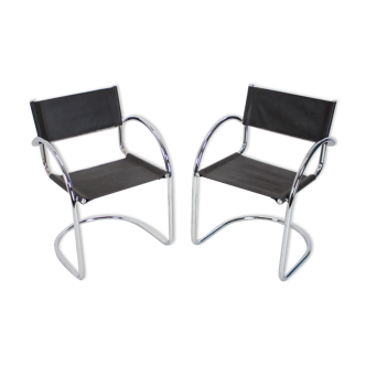 Ensemble de deux fauteuils tubulaires chromés, années 1970.