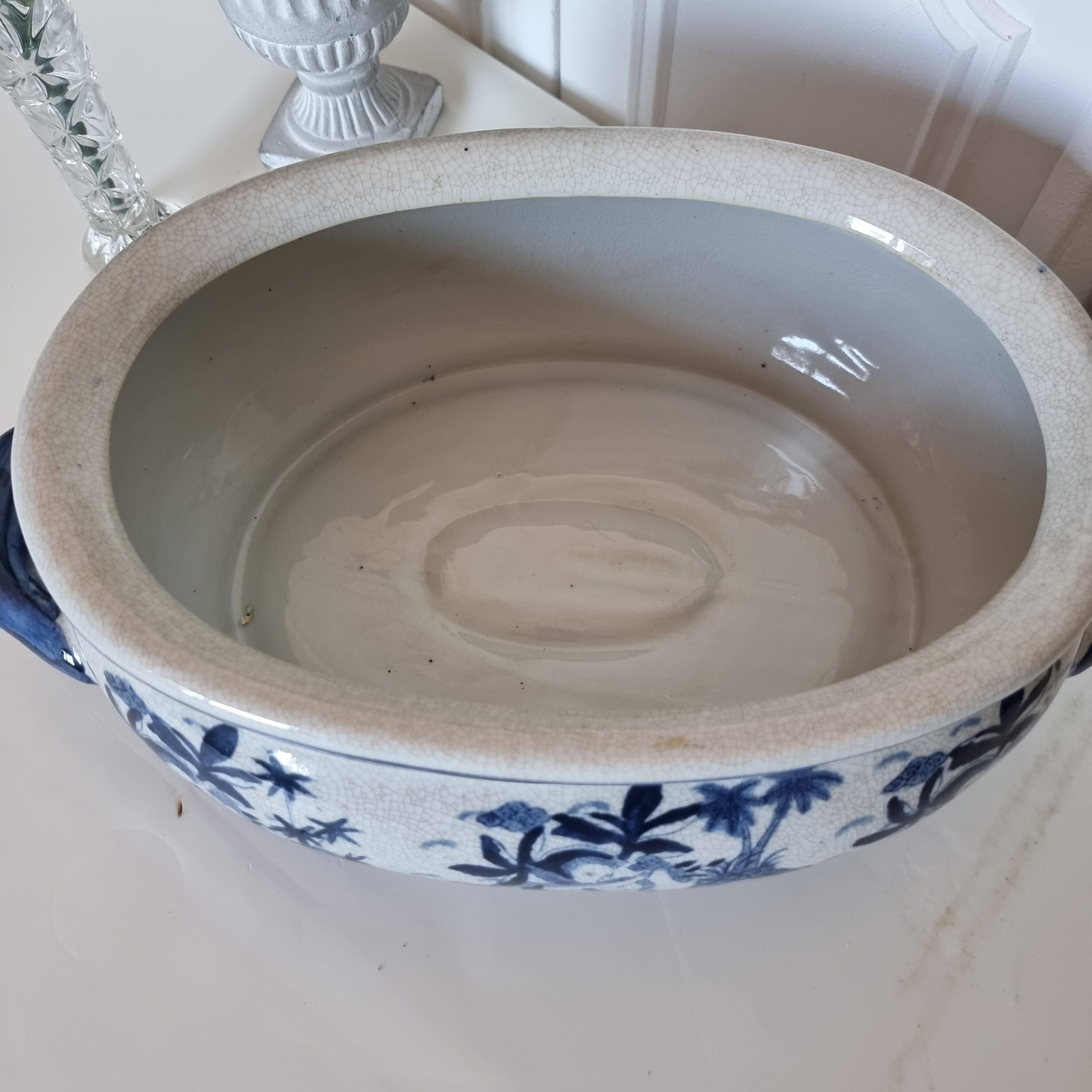 Beautiful Chinese glazed porcelain cachepot or pot, an authentic piece