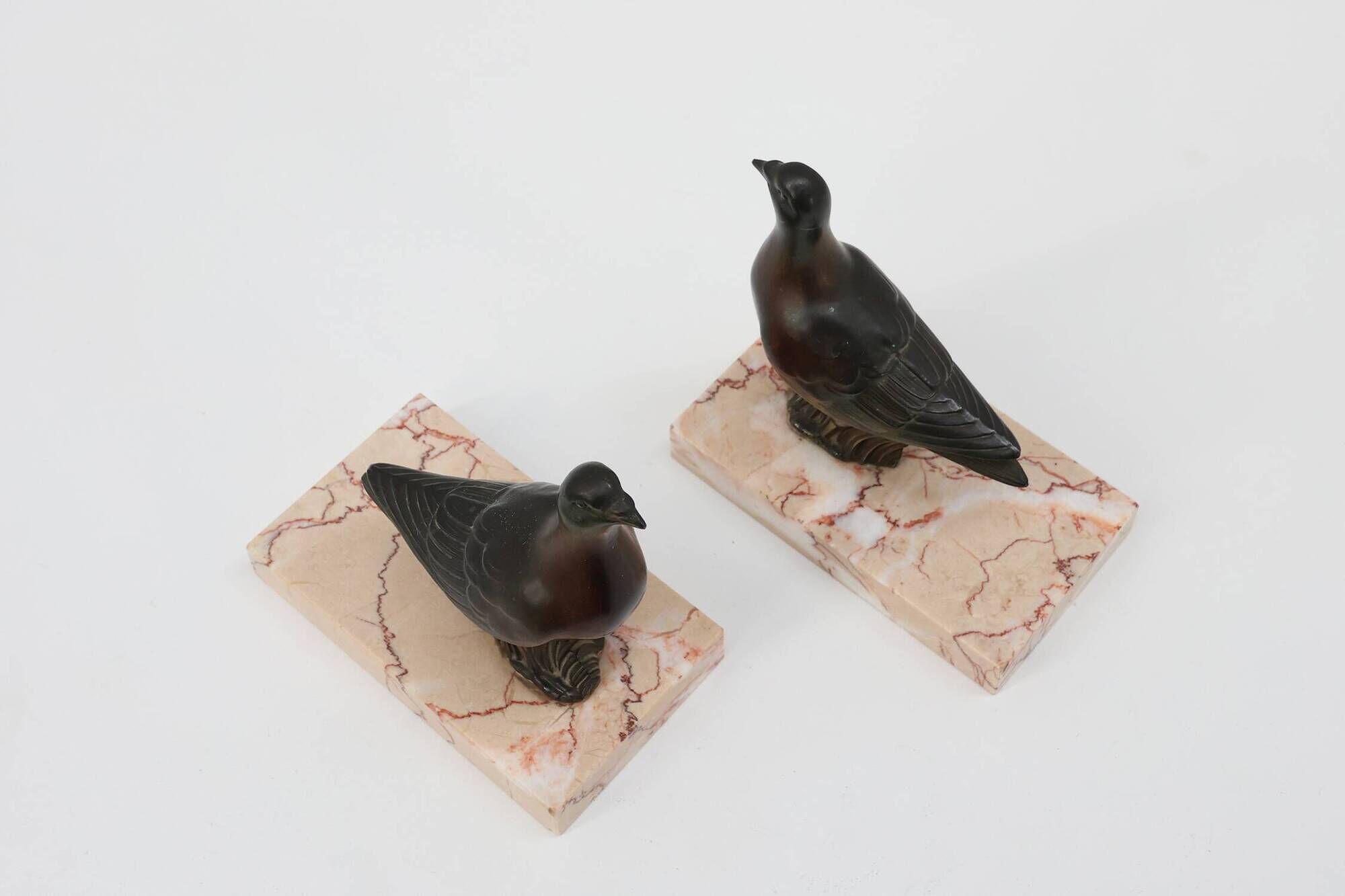 Pair of Art Deco marble and bronze “Dove” bookends, France 1930s