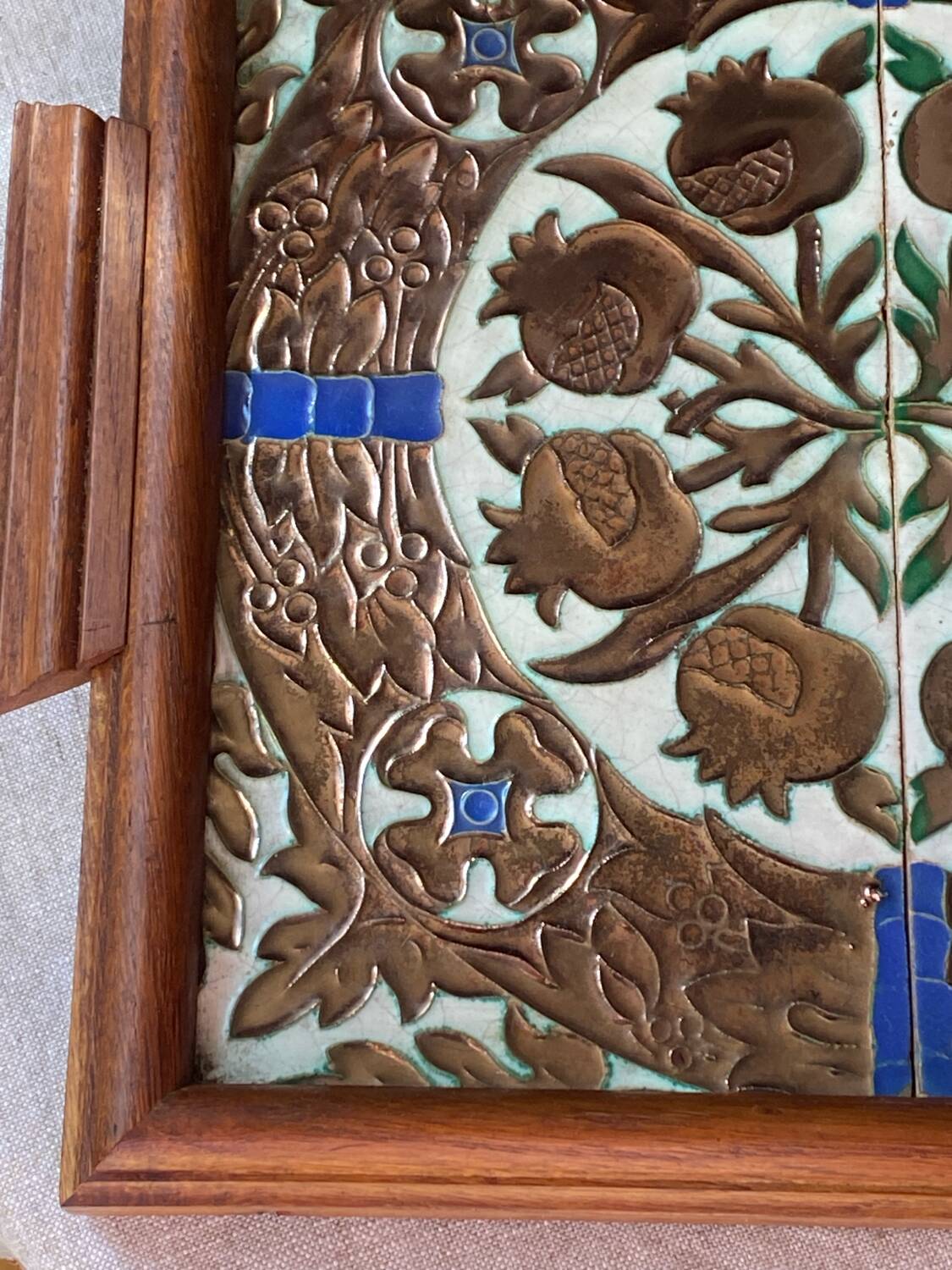Plateau espagnole antique en céramique et bois