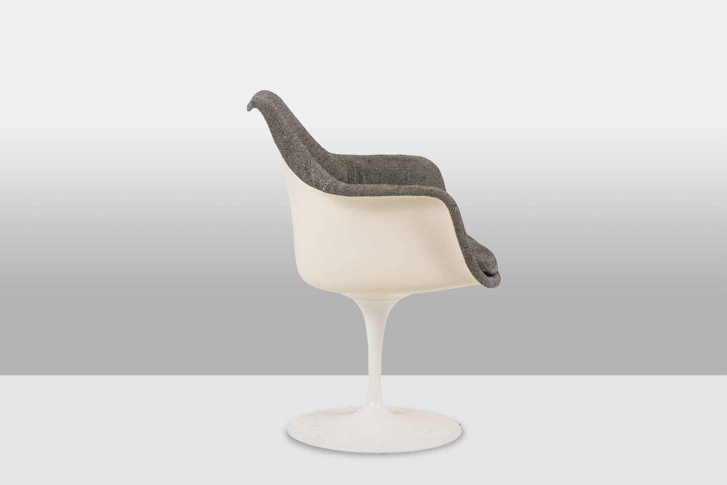 Eero Saarinen for Knoll. 'Tulip' armchair. 1960s/1970s.